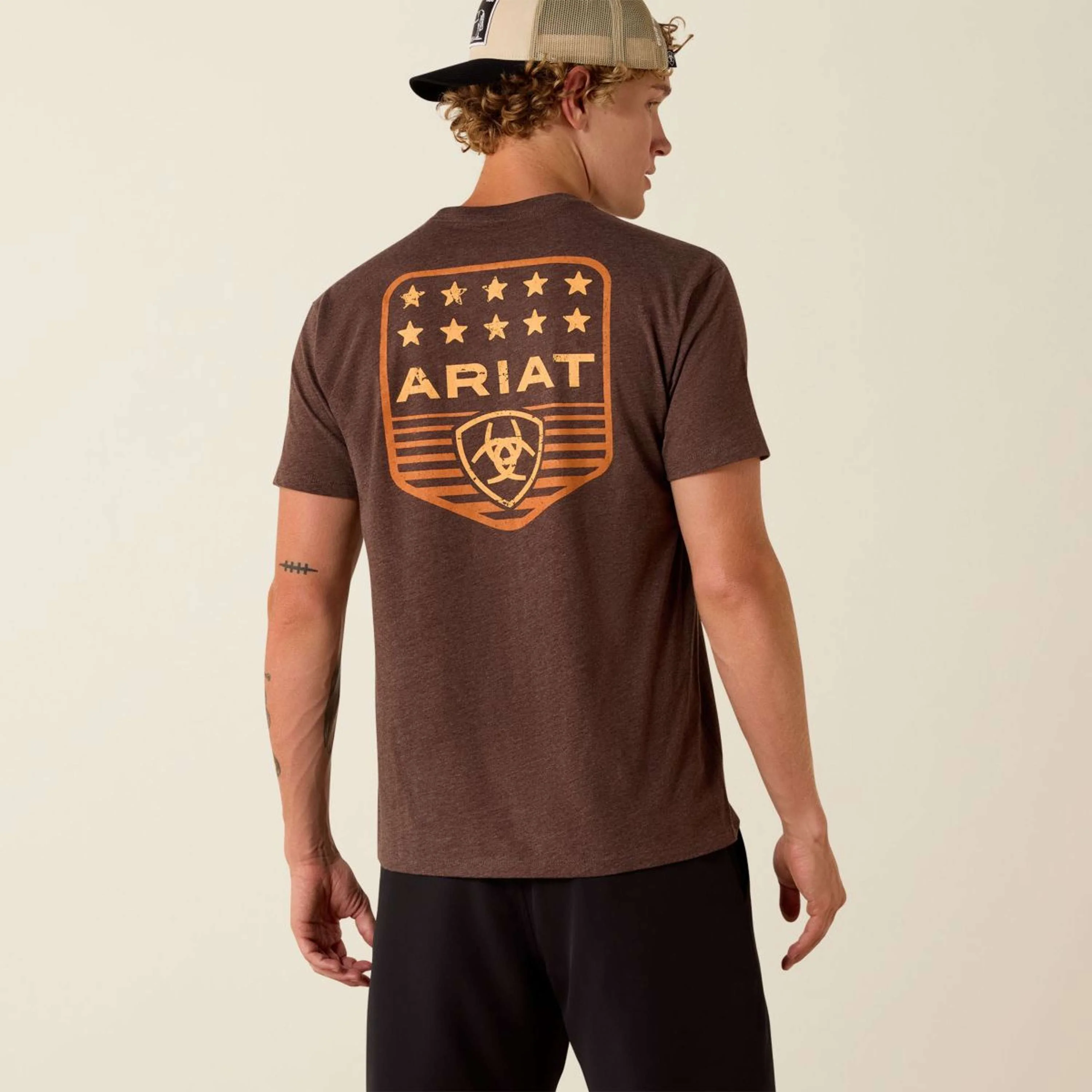 Ariat T-Shirt Strip Patriotic Badge Tee Hommes Brown Heather - Image 3