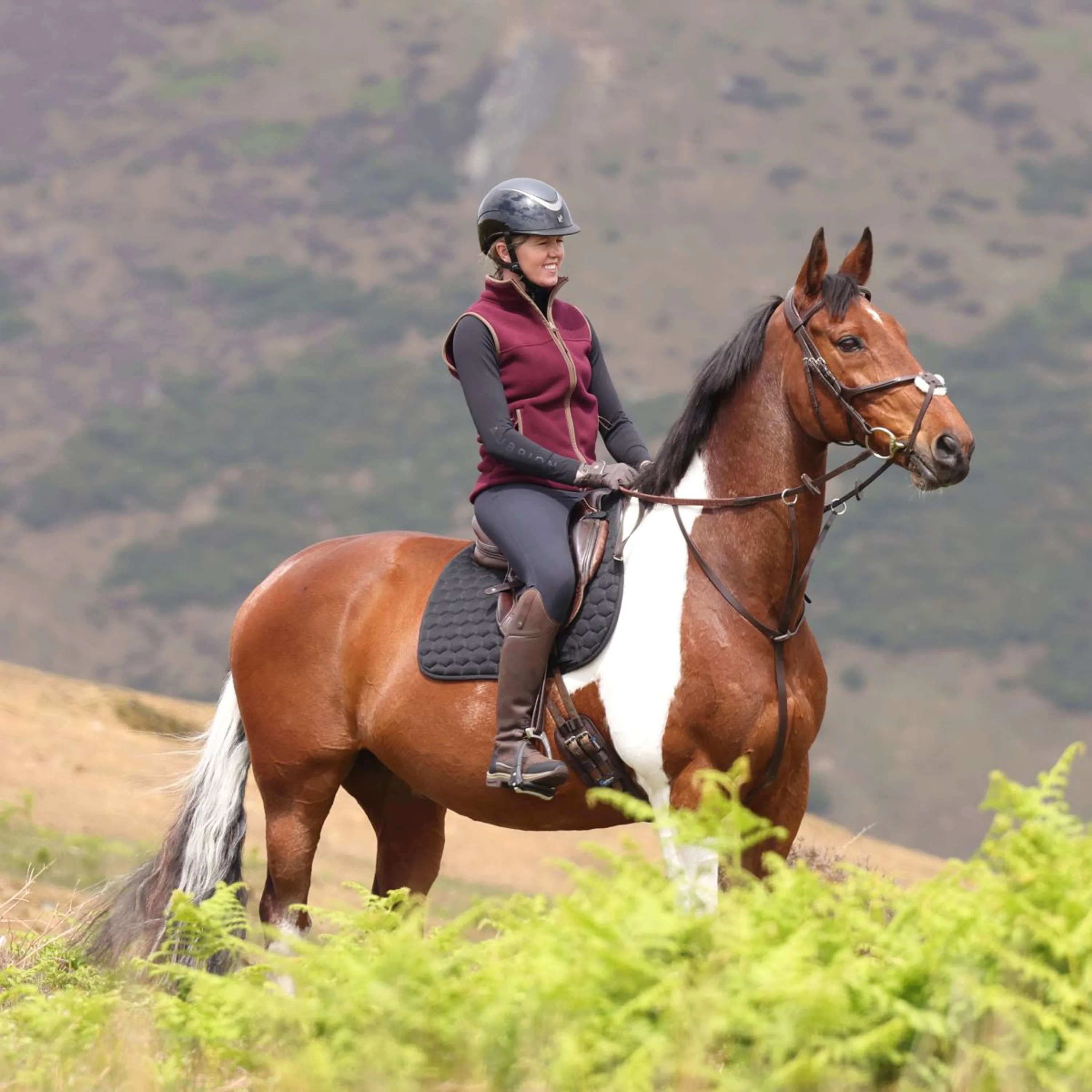 Aubrion by Shires Bodychauffant Original Fleece Maroon Red - Image 2