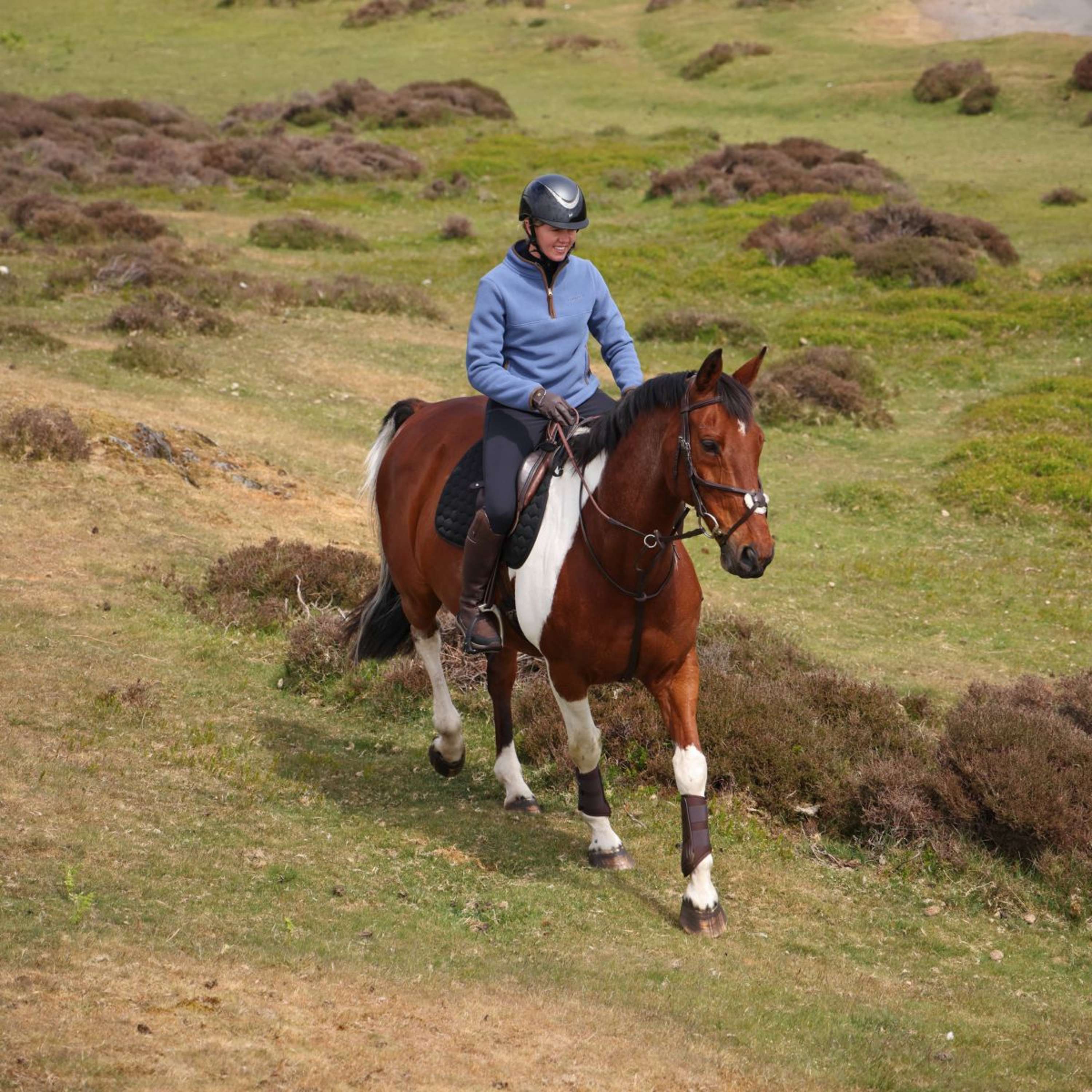 Aubrion by Shires Pull Original Fleece Bleu - Image 5