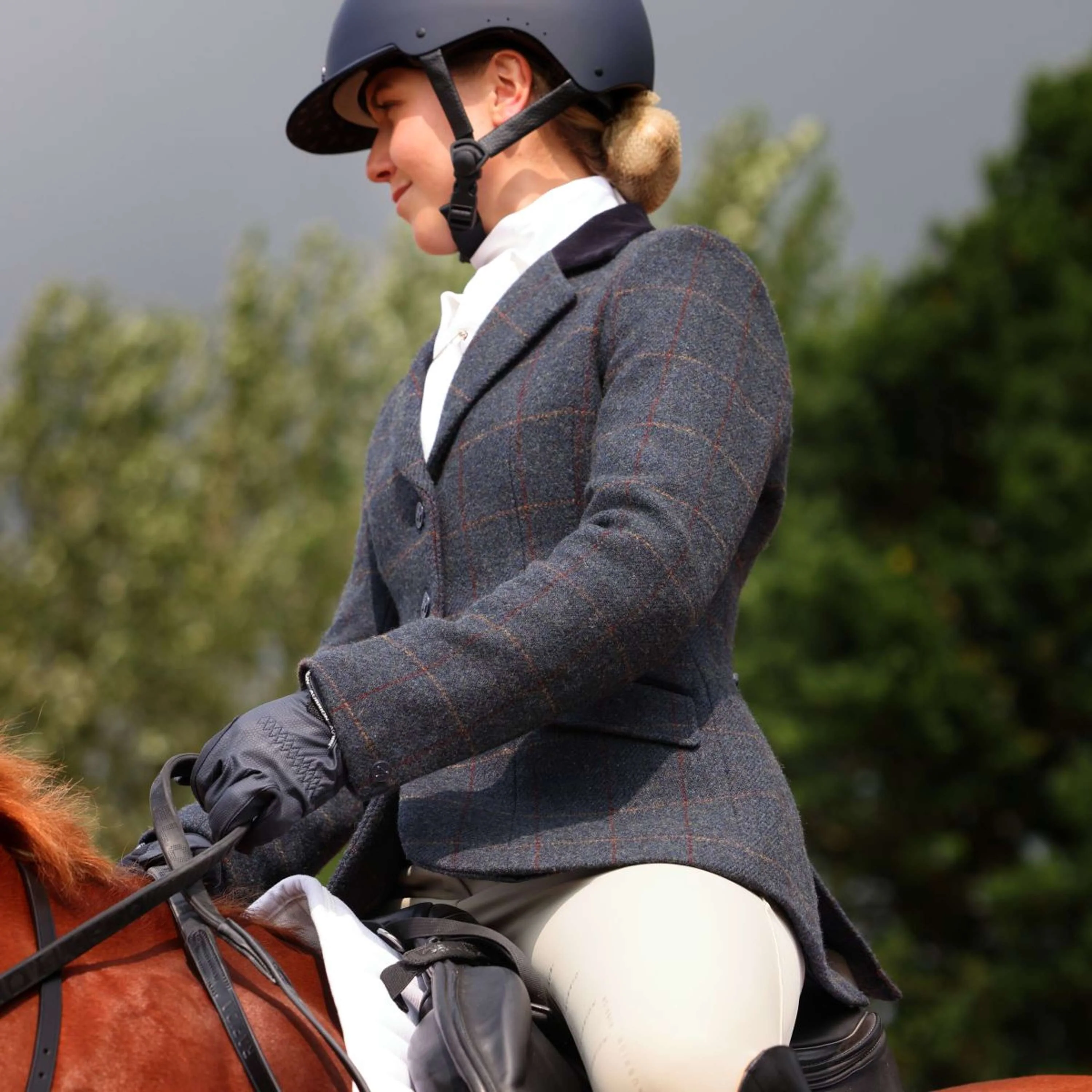 Aubrion by Shires Veste de Concours Saratoga Juniper Navy Check - Image 13