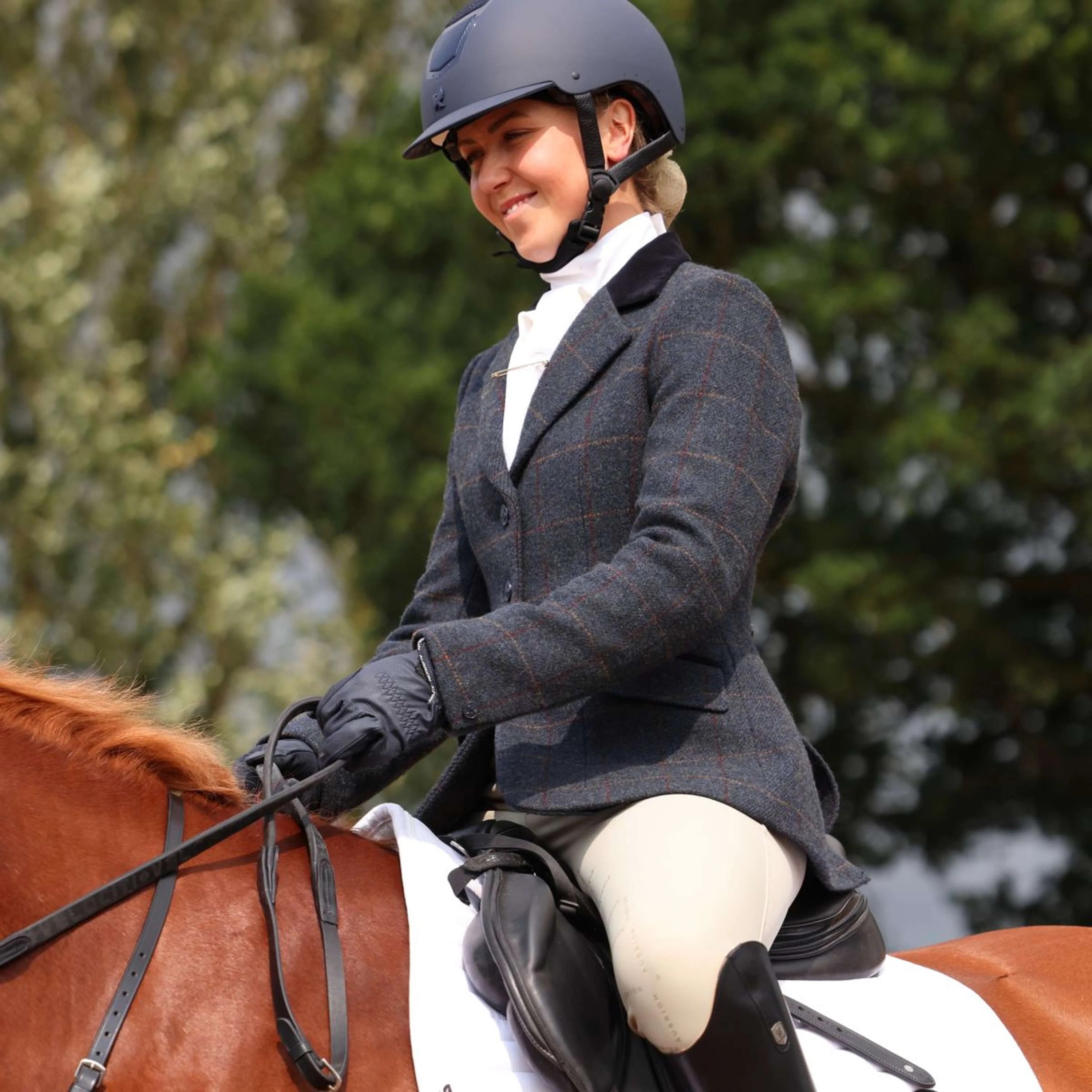 Aubrion by Shires Veste de Concours Saratoga Juniper Navy Check - Image 18