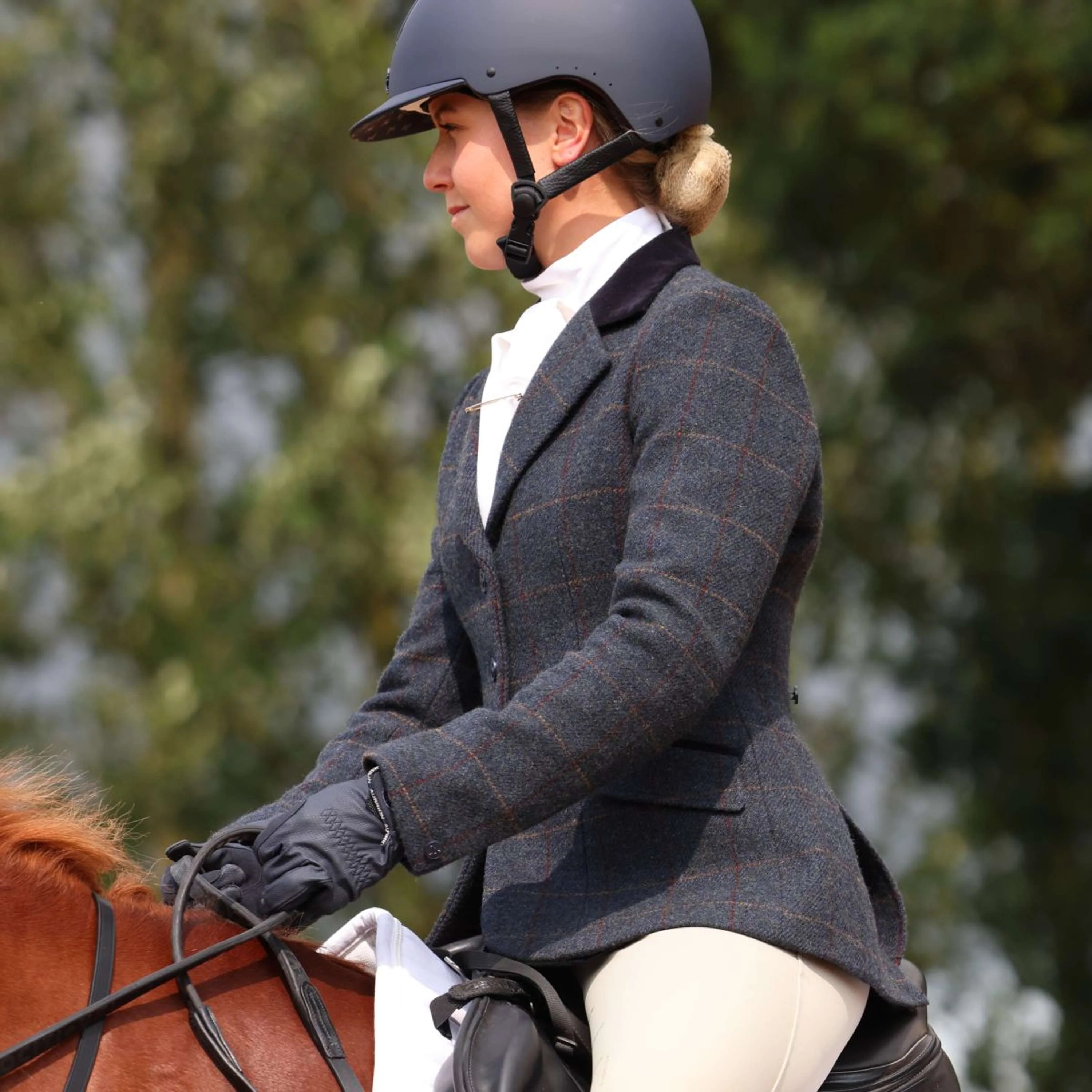 Aubrion by Shires Veste de Concours Saratoga Juniper Navy Check - Image 2