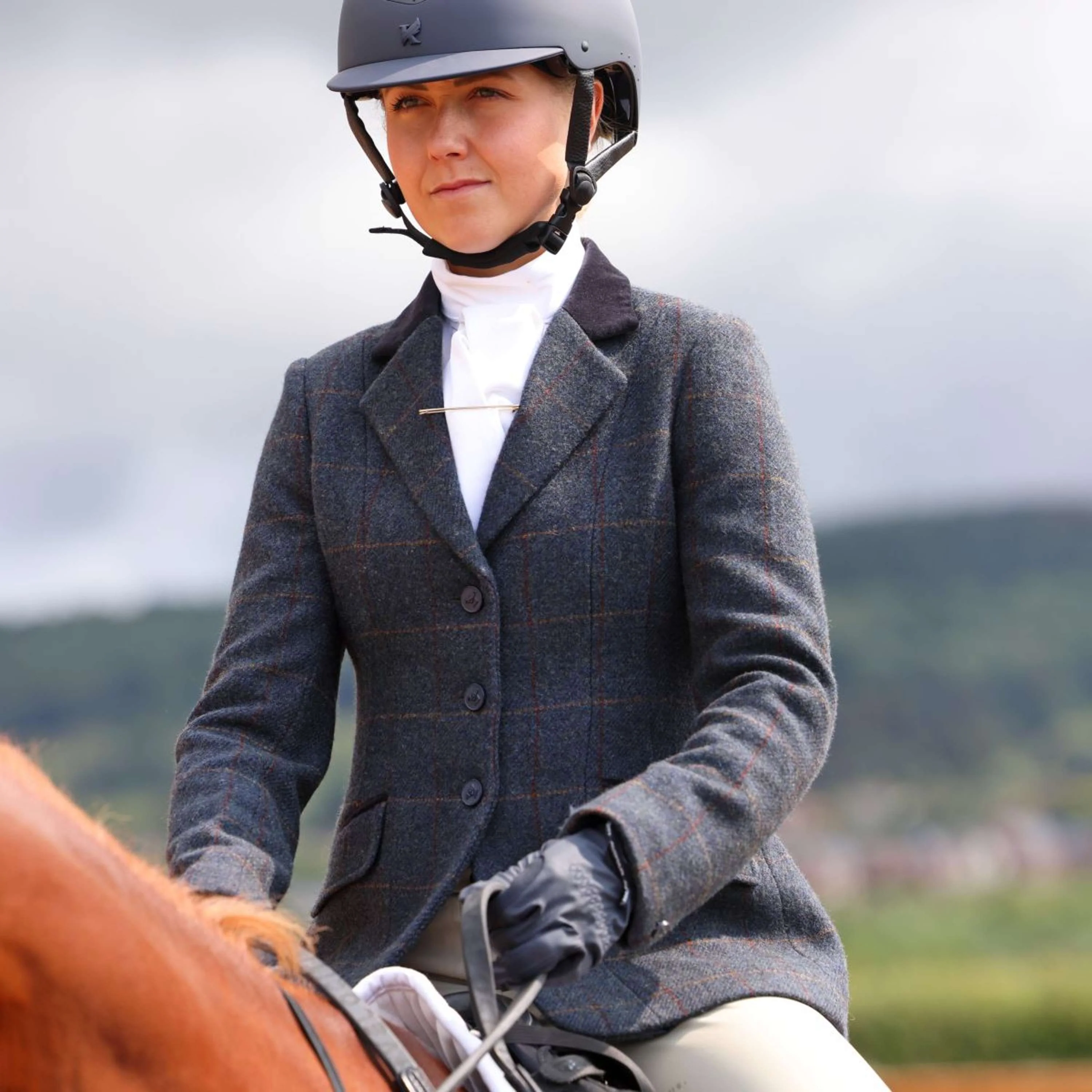 Aubrion by Shires Veste de Concours Saratoga Juniper Navy Check - Image 5