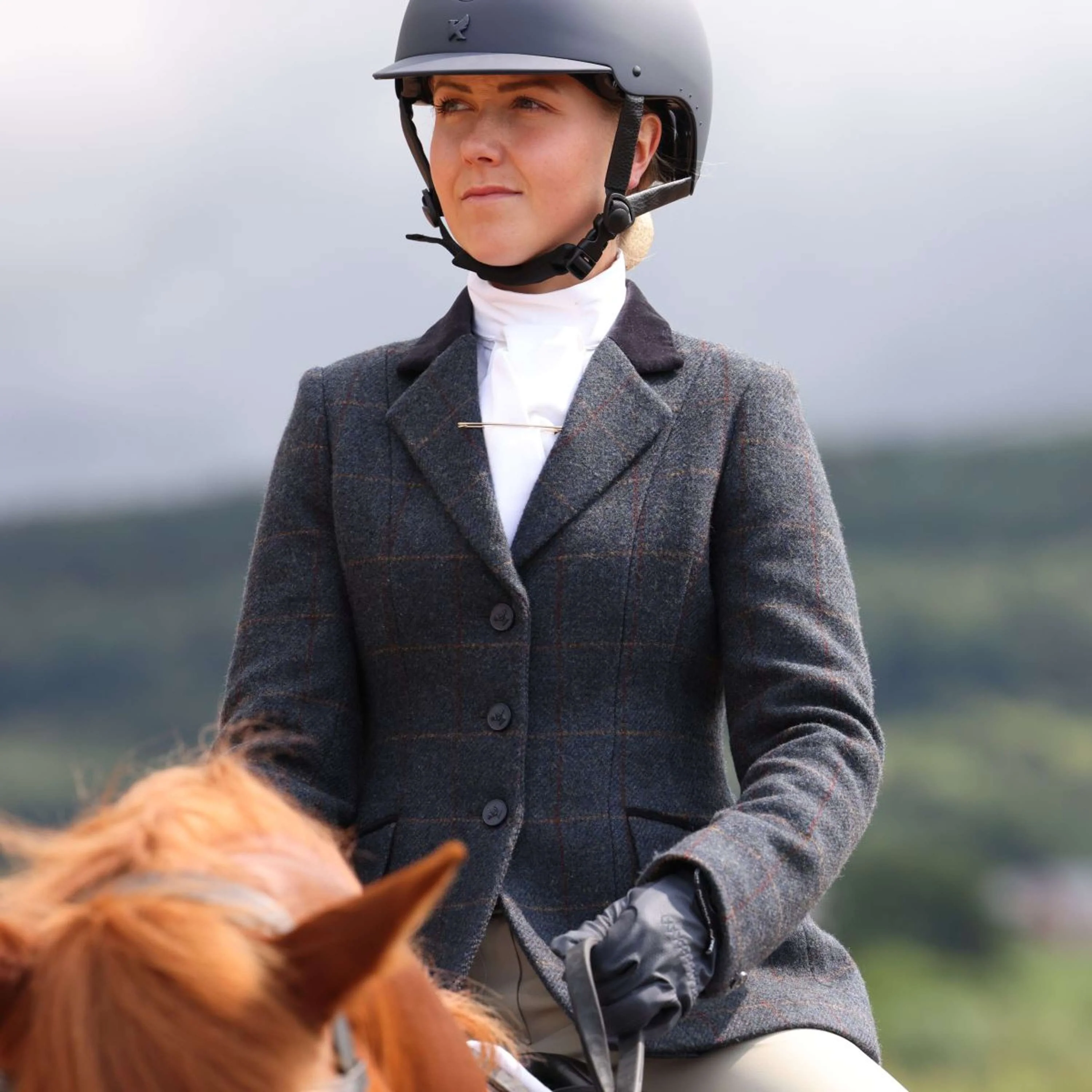 Aubrion by Shires Veste de Concours Saratoga Juniper Navy Check - Image 6