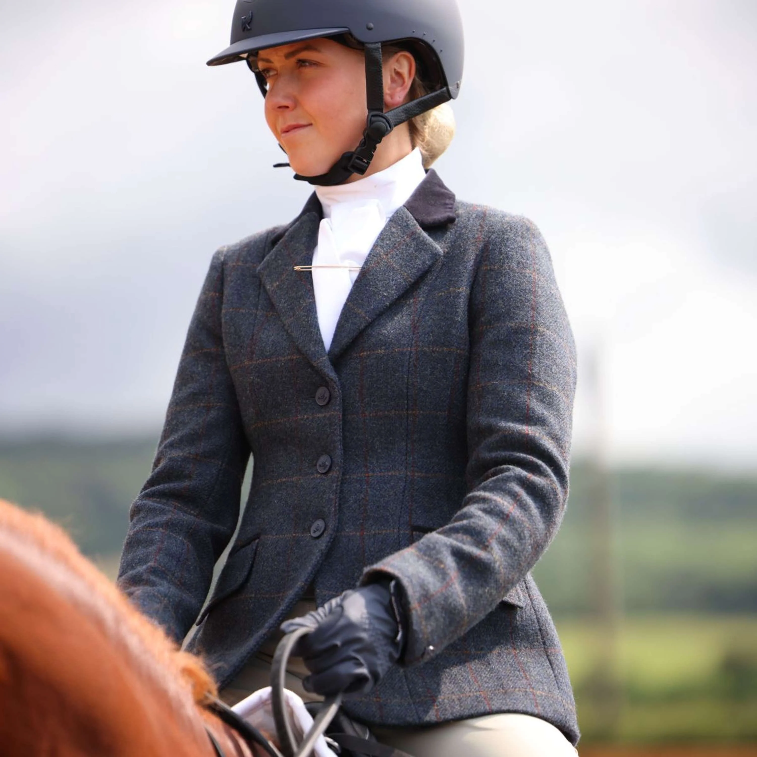 Aubrion by Shires Veste de Concours Saratoga Juniper Navy Check - Image 7