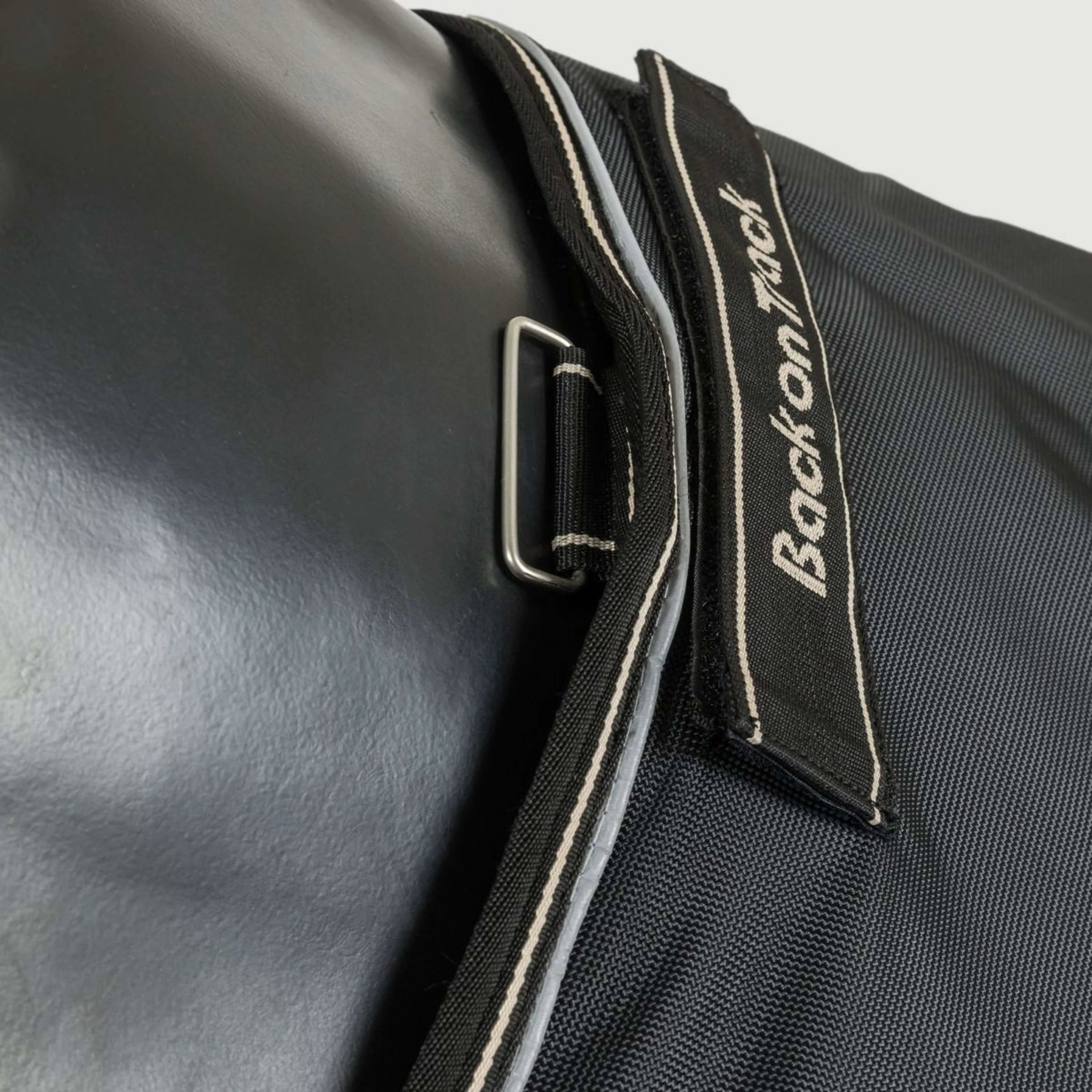 Back on Track Couverture d'Extérieur Obsidian 150g avec Couvre-cou Amovible Noir - Image 6