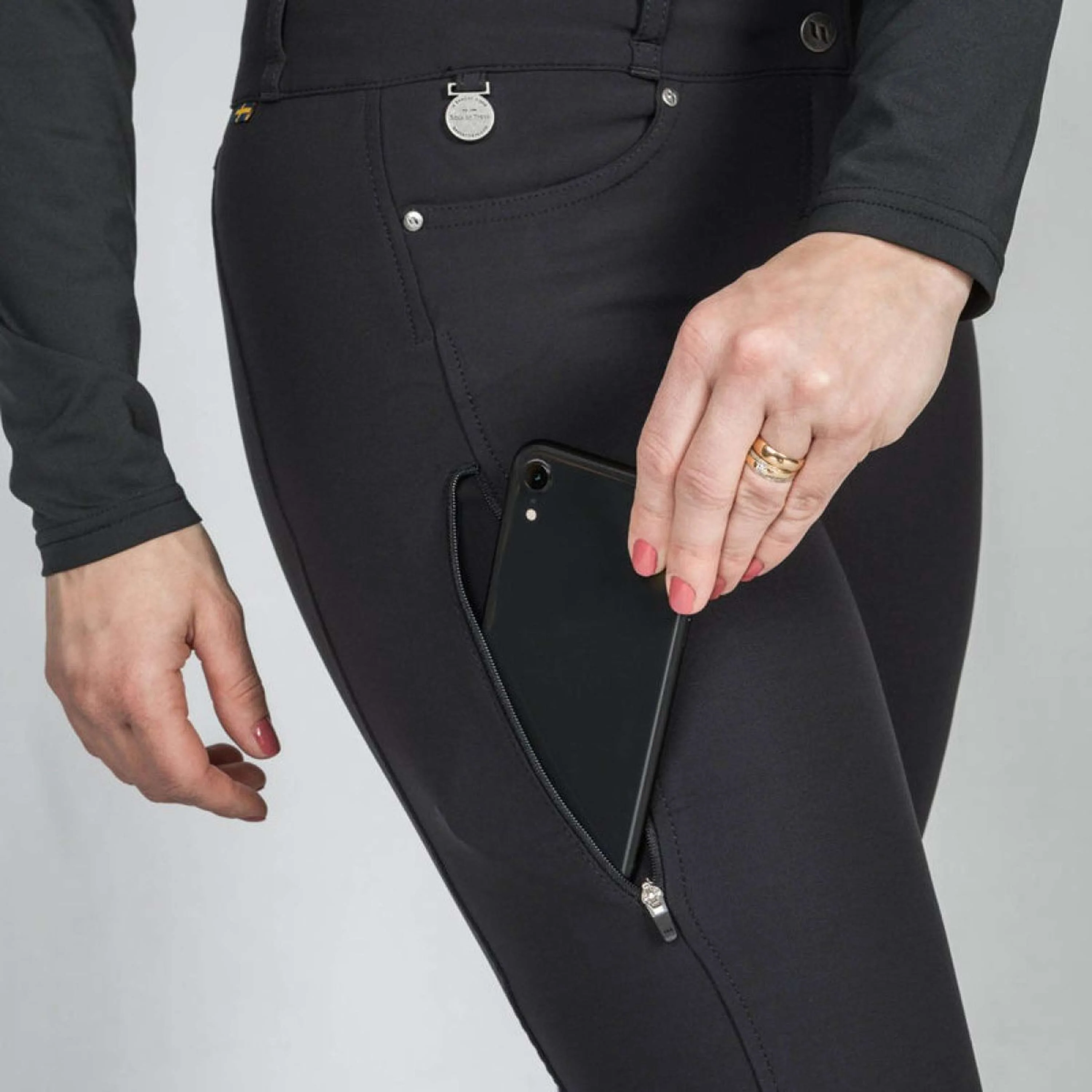 Back on Track Pantalon d'Équitation Julia Full Grip Noir - Image 7