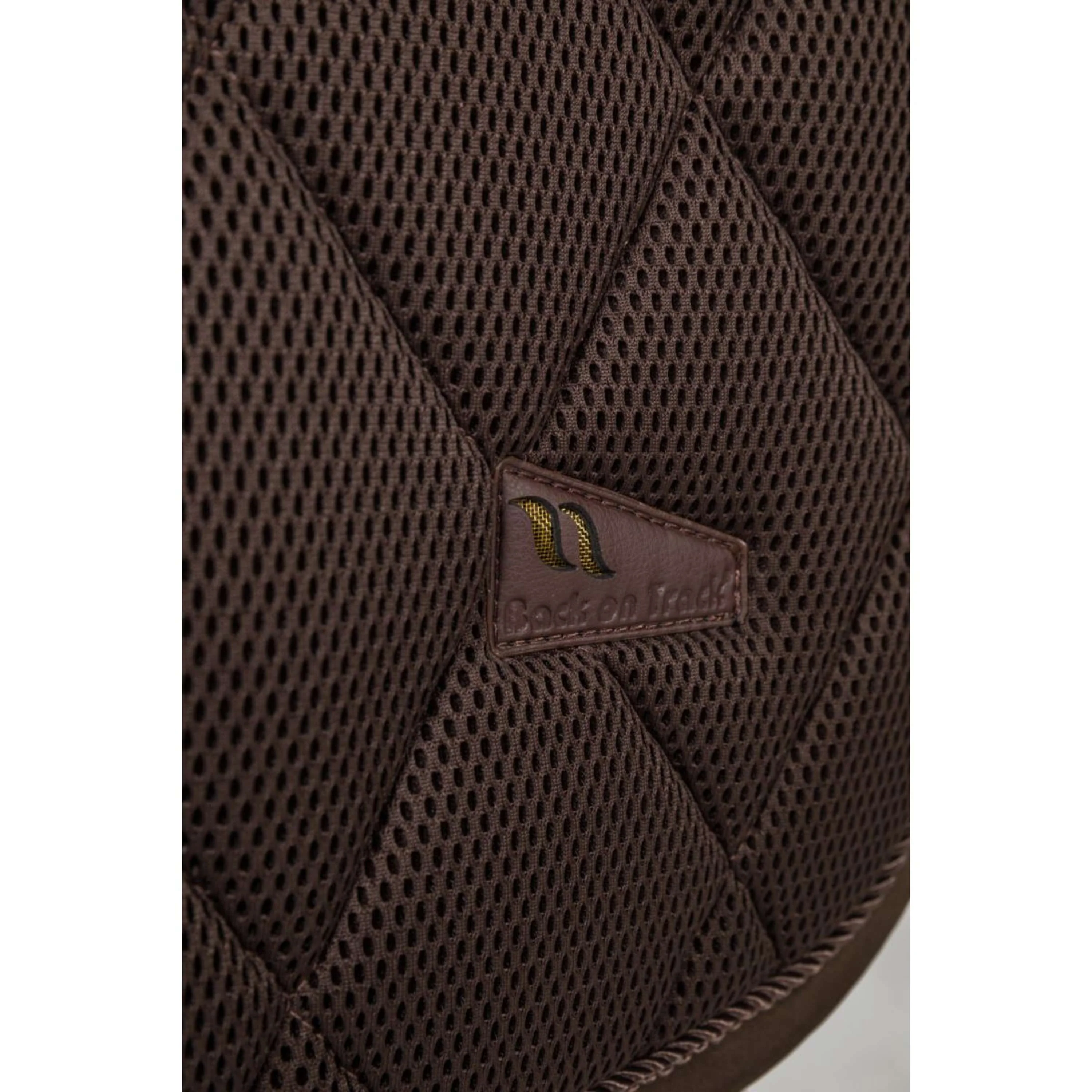Back on Track Tapis de Selle AirFlow Dressage Marron - Image 3
