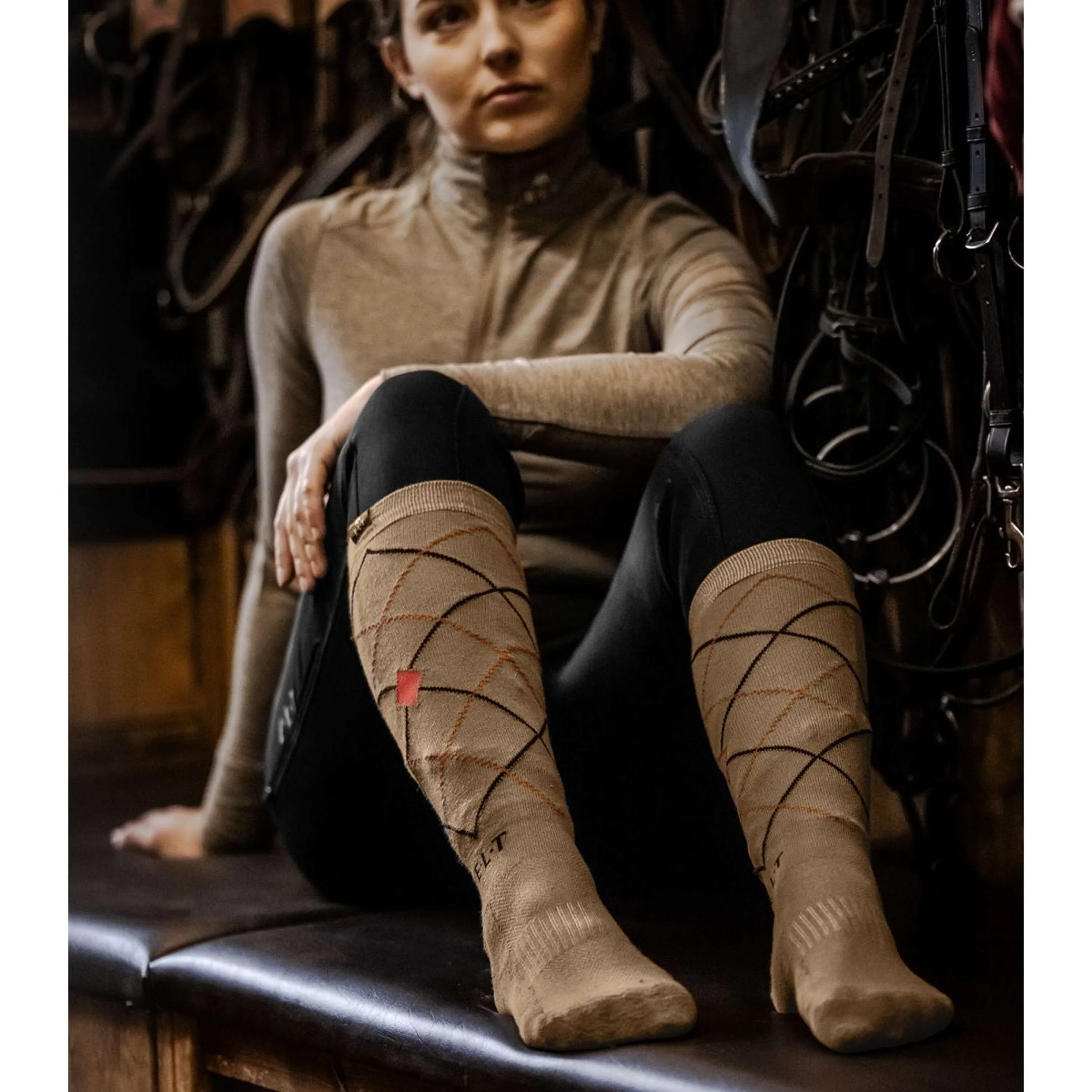 ELT Chaussettes d'Équitation Argyle Cappuccino/Rouge - Image 2