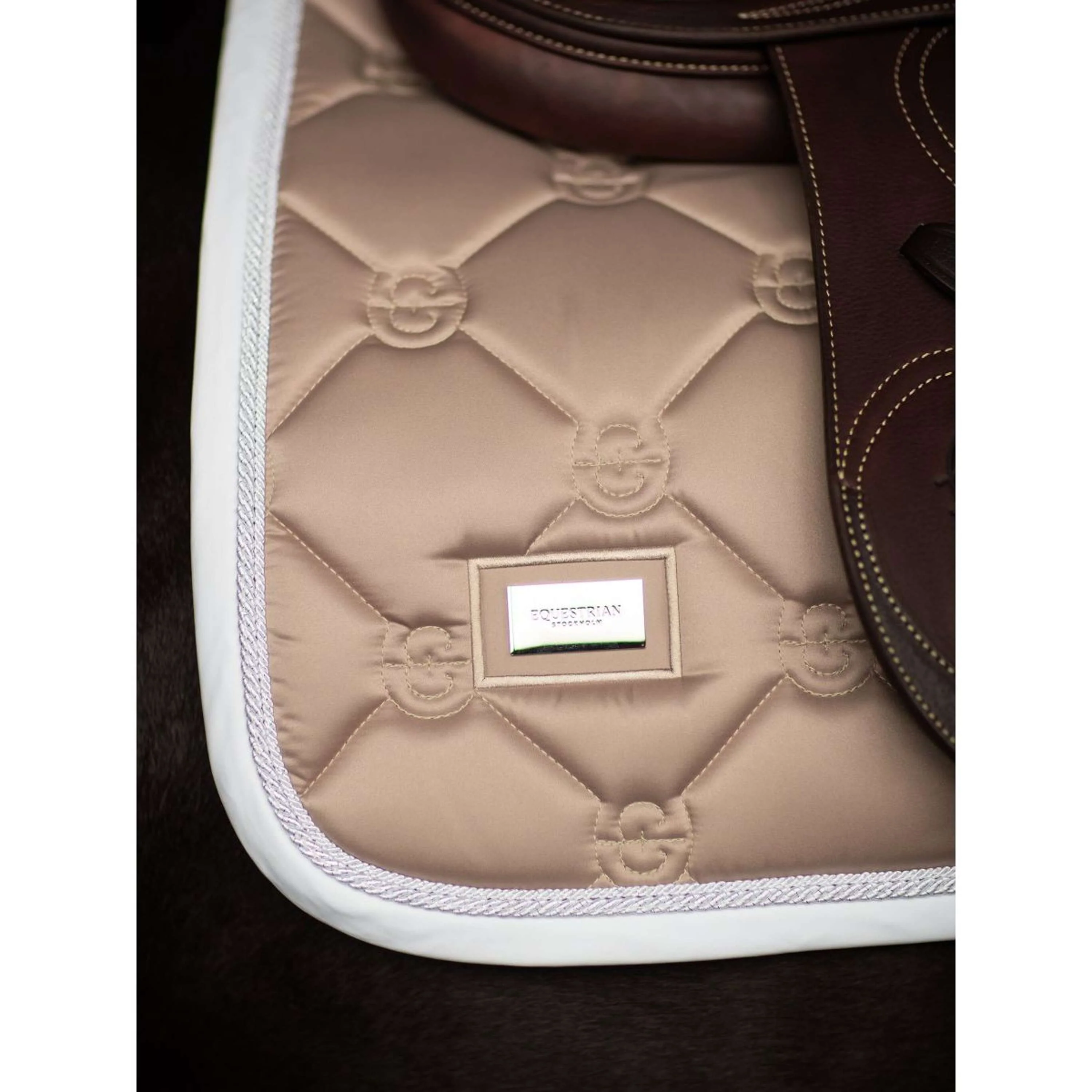 Equestrian Stockholm Tapis de Selle de Saut Sable - Image 3