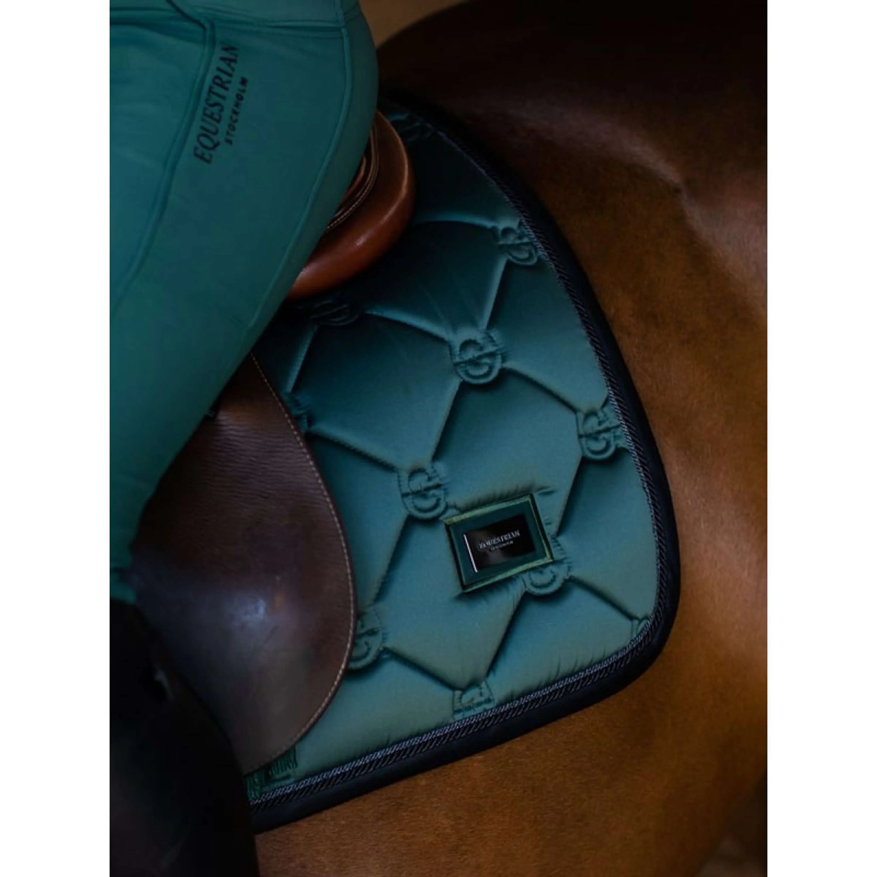 Equestrian Stockholm Tapis de Selle de Saut Sycamore Green - Image 3