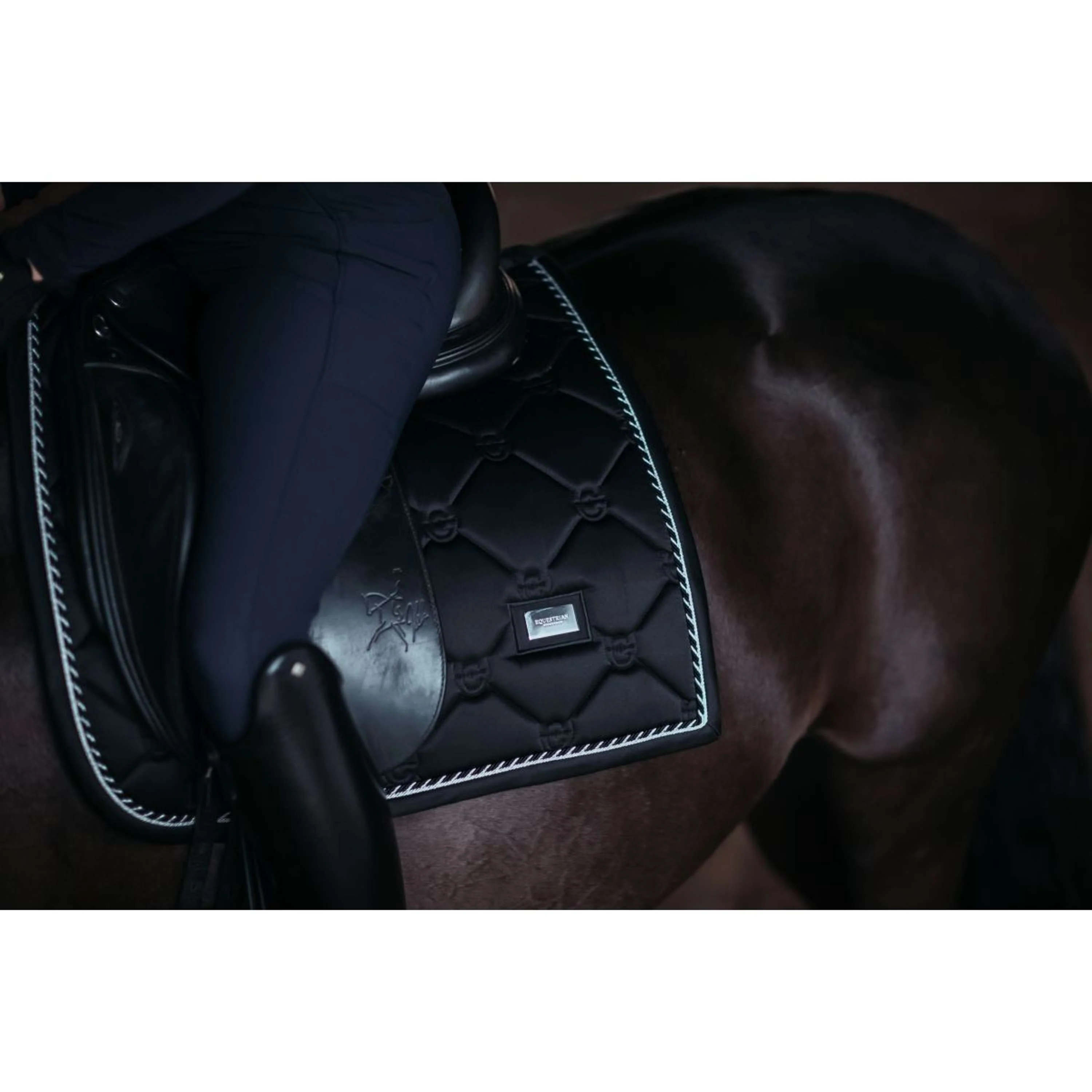 Equestrian Stockholm Tapis de Selle Dressage Black Edition - Image 5
