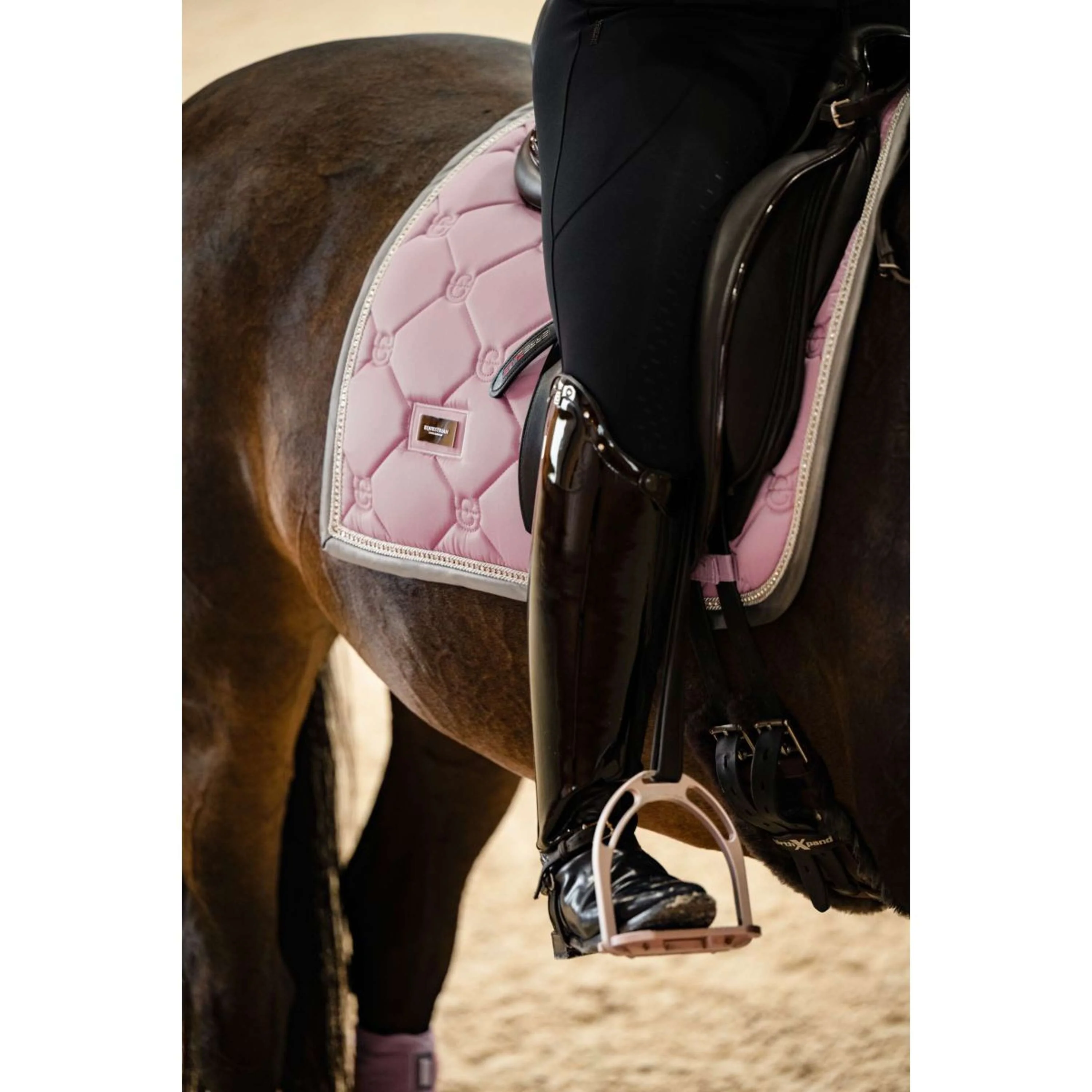 Equestrian Stockholm Tapis de Selle Dressage Pink Pearl - Image 4