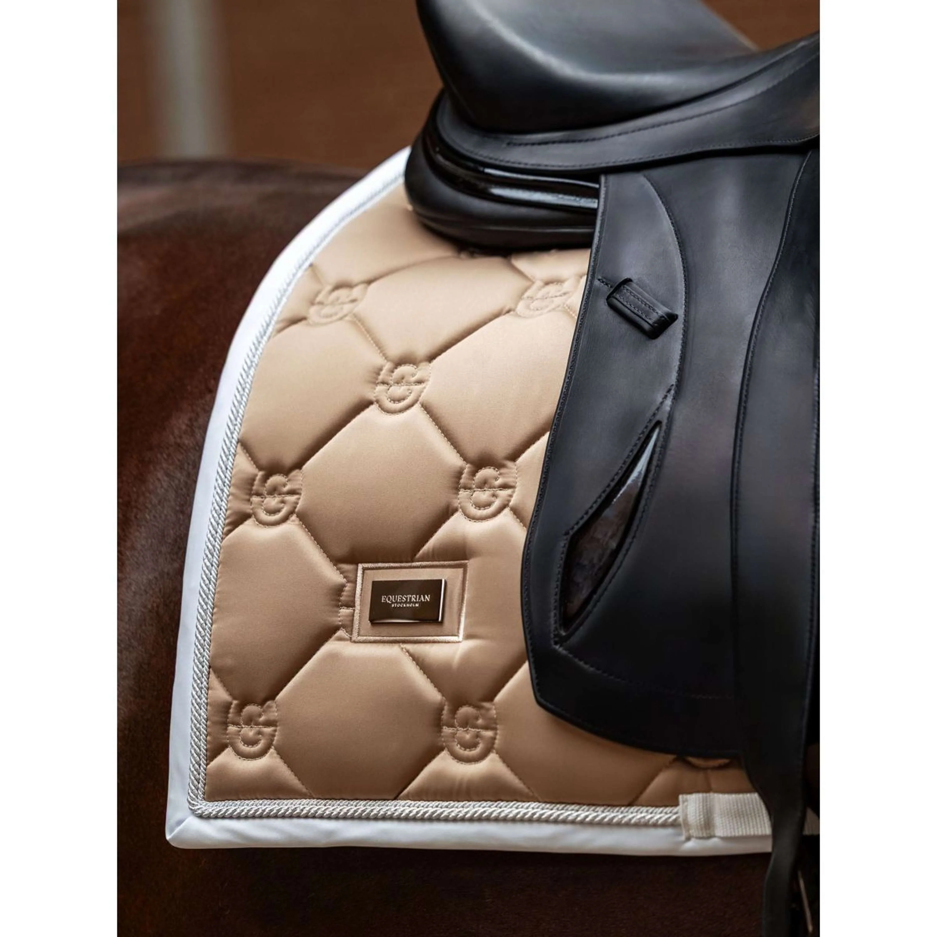 Equestrian Stockholm Tapis de Selle Dressage Sable - Image 3