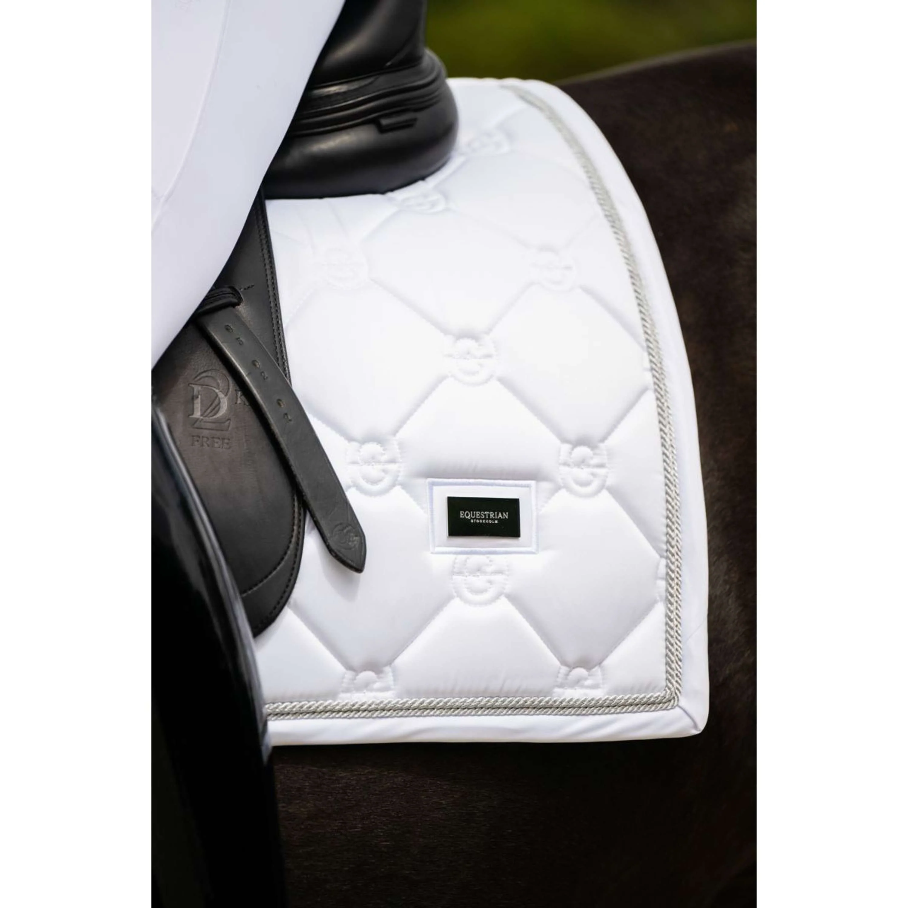Equestrian Stockholm Tapis de Selle Dressage White Silver - Image 5