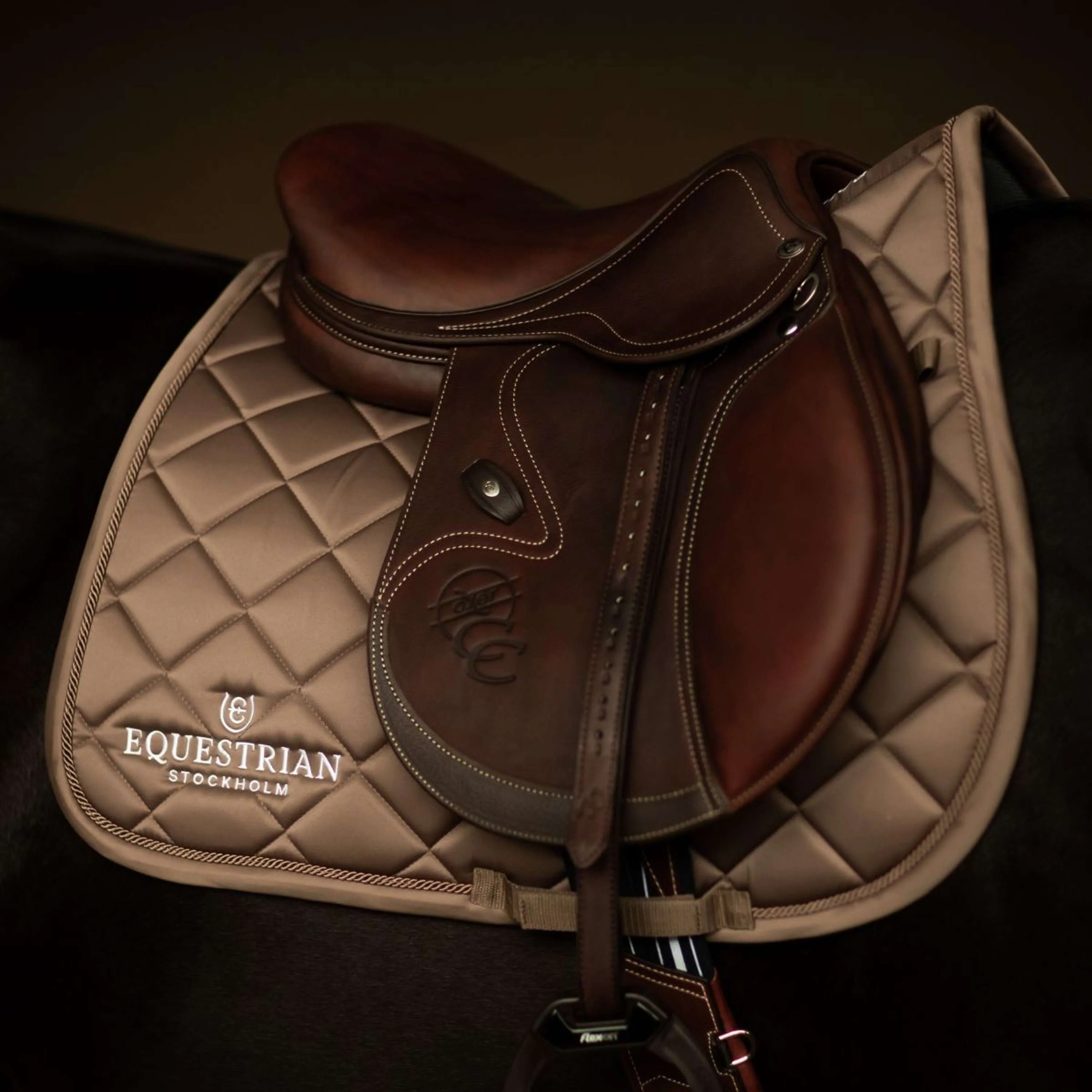 Equestrian Stockholm Tapis de Selle Line de Saut Champagne - Image 2