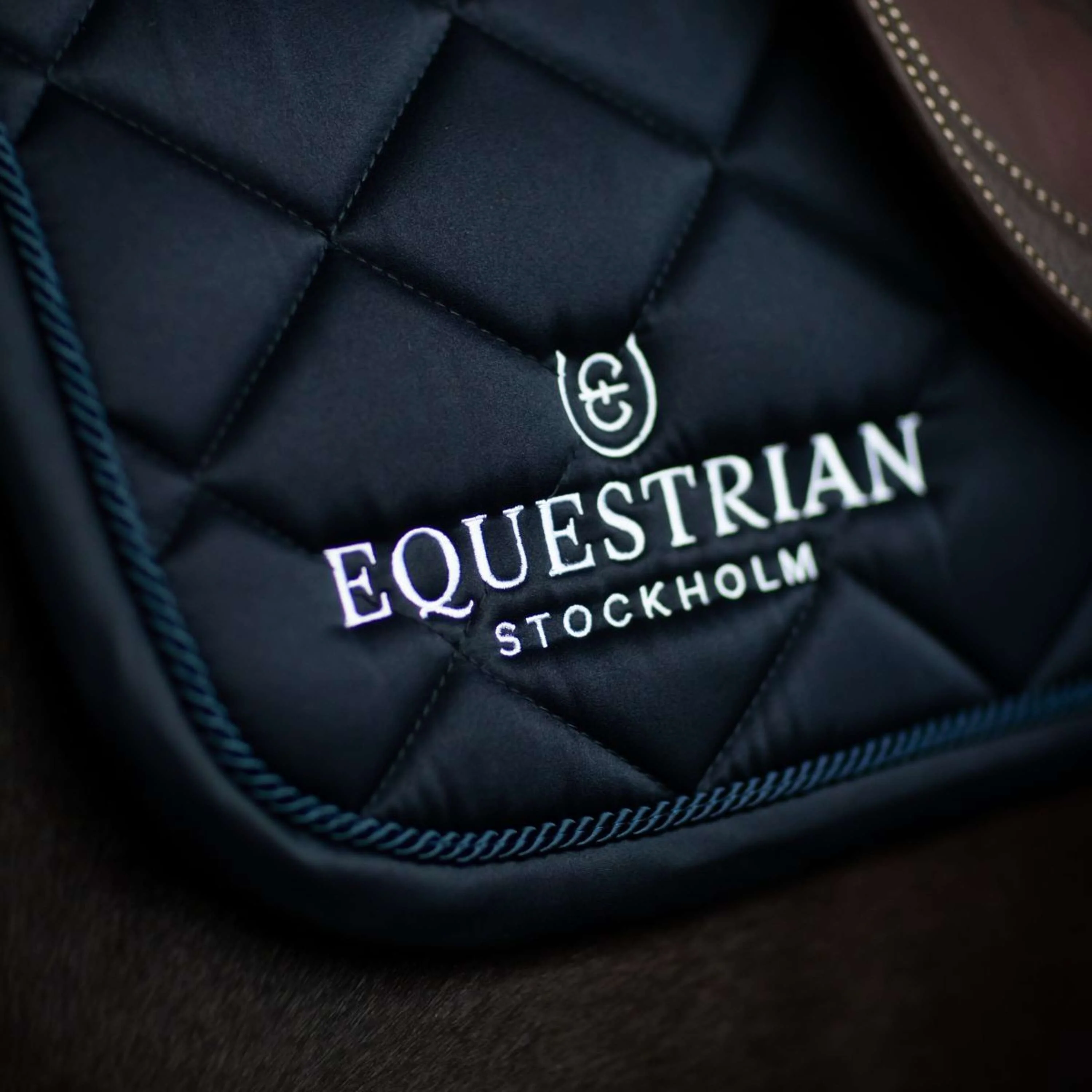 Equestrian Stockholm Tapis de Selle Line de Saut Marin - Image 6