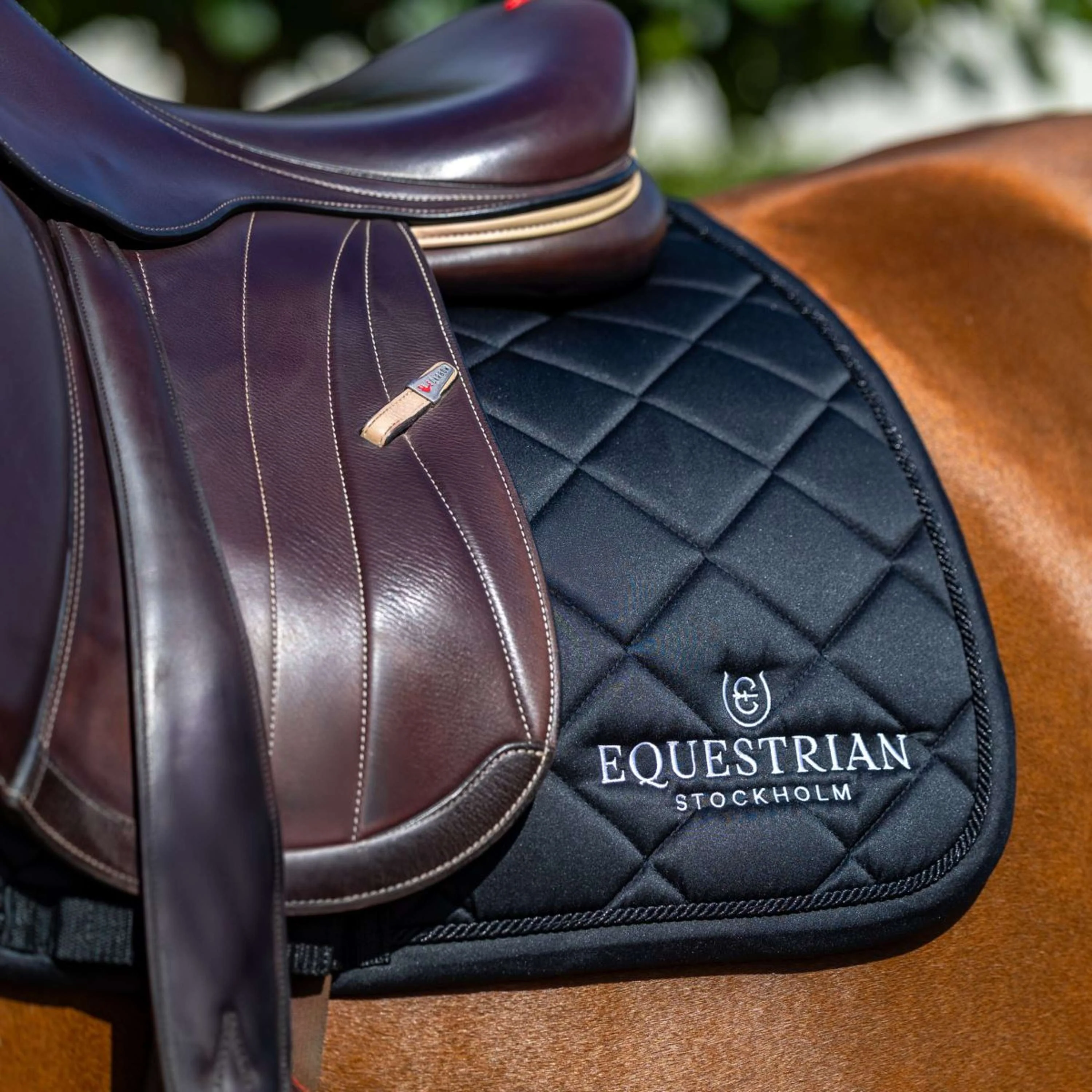 Equestrian Stockholm Tapis de Selle Line de Saut Noir - Image 3
