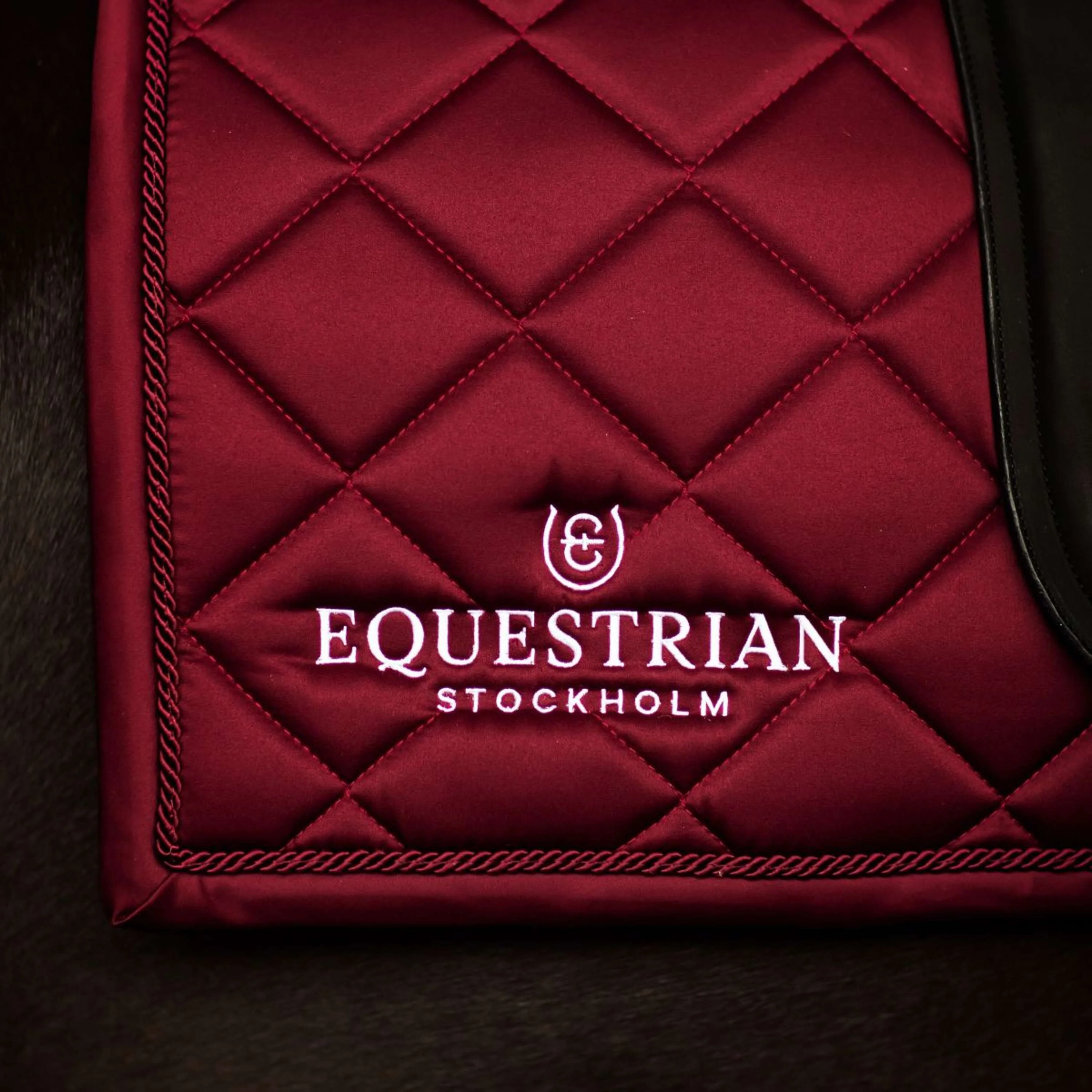 Equestrian Stockholm Tapis de Selle Line Dressage Bordeaux - Image 3