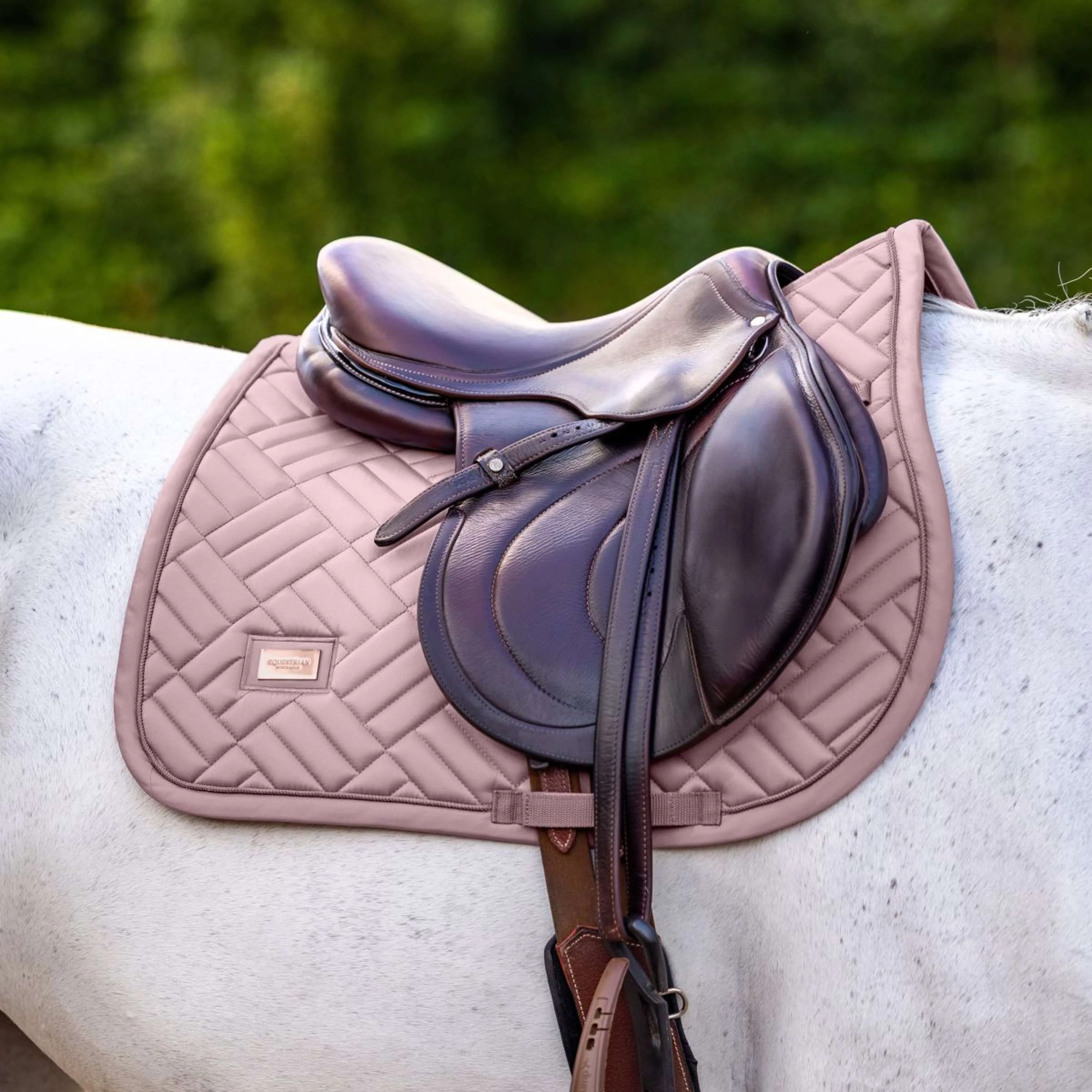 Equestrian Stockholm Tapis de Selle Modern de Saut Midsummer Blush - Image 2