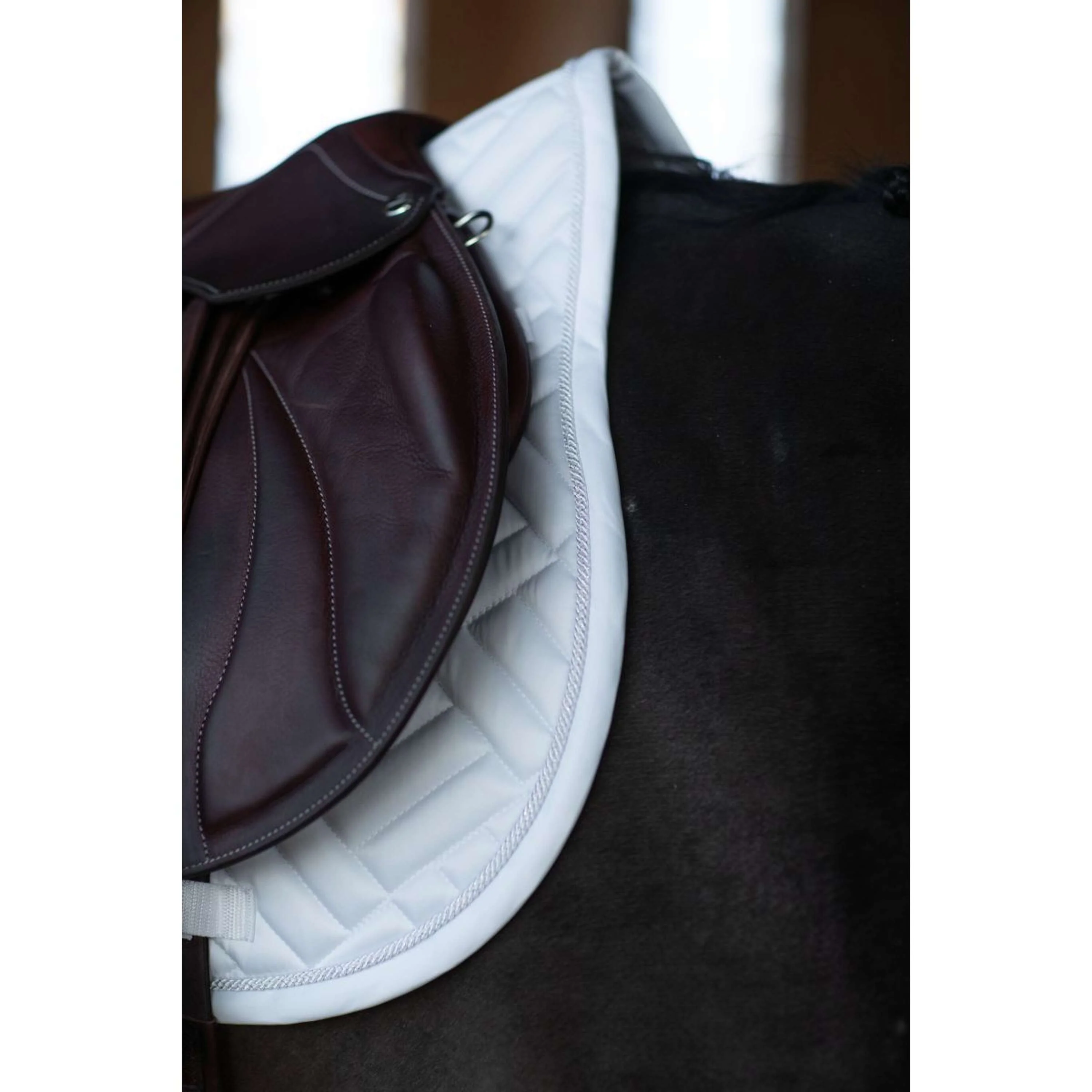 Equestrian Stockholm Tapis de Selle Modern de Saut White Silver - Image 7