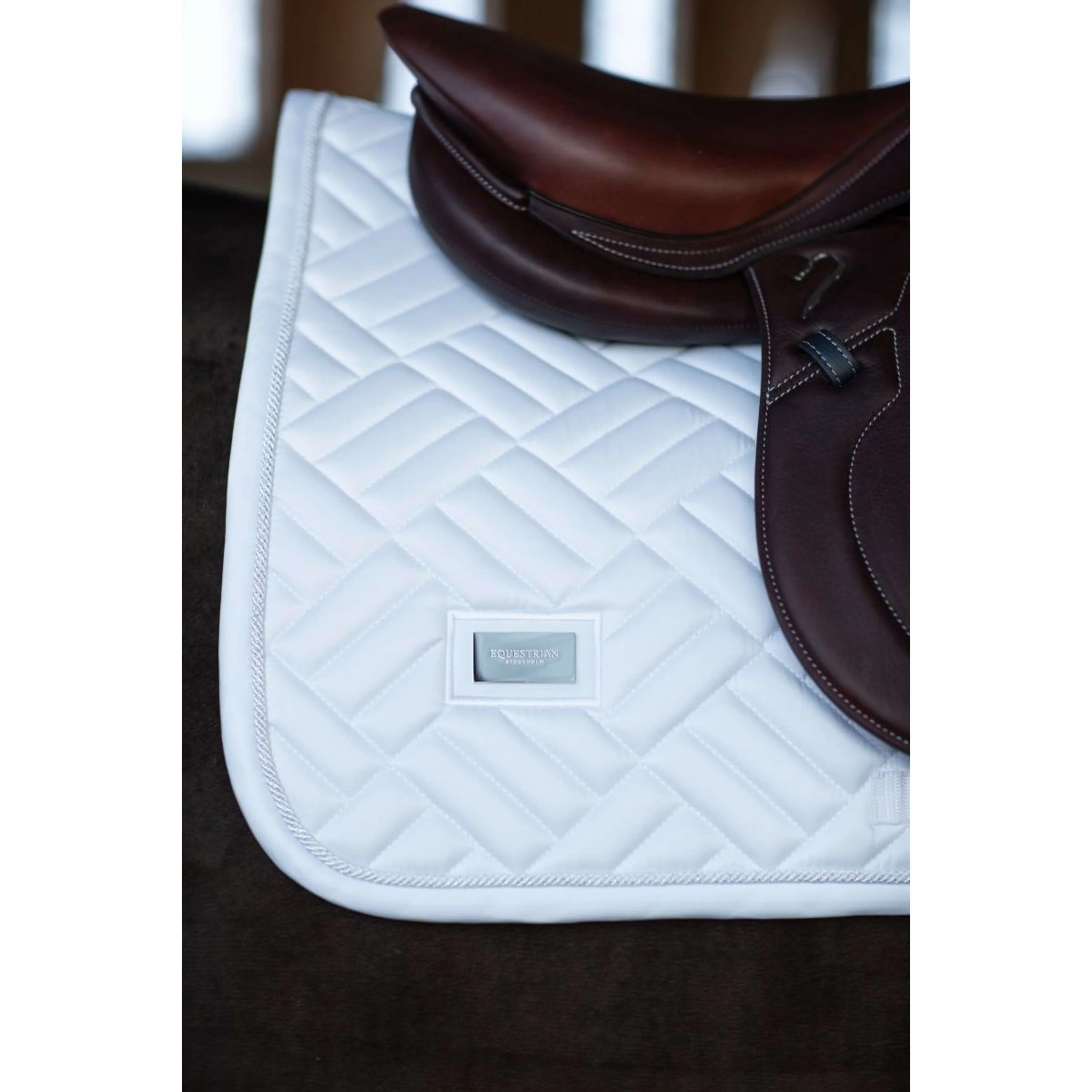 Equestrian Stockholm Tapis de Selle Modern de Saut White Silver - Image 8