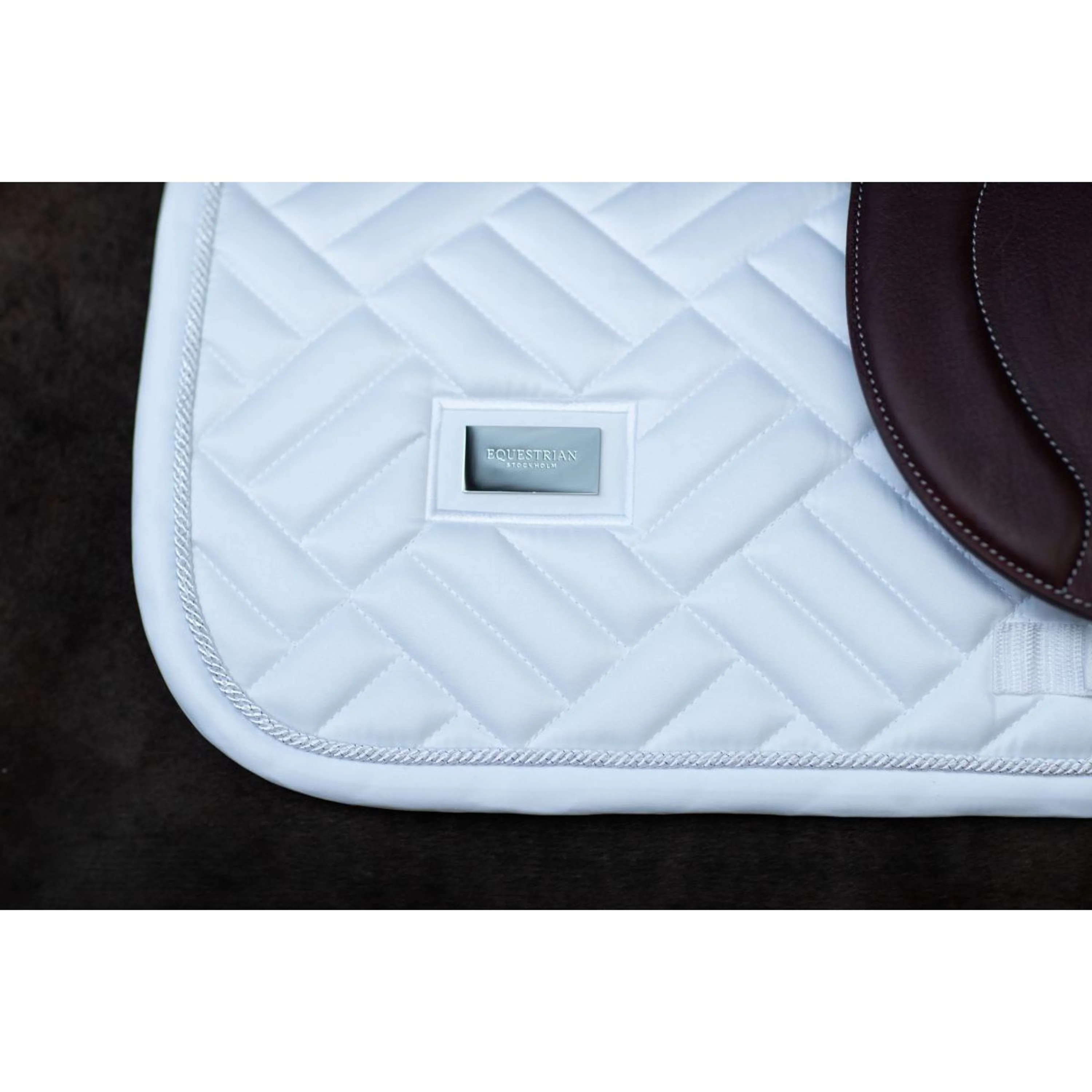 Equestrian Stockholm Tapis de Selle Modern de Saut White Silver - Image 9