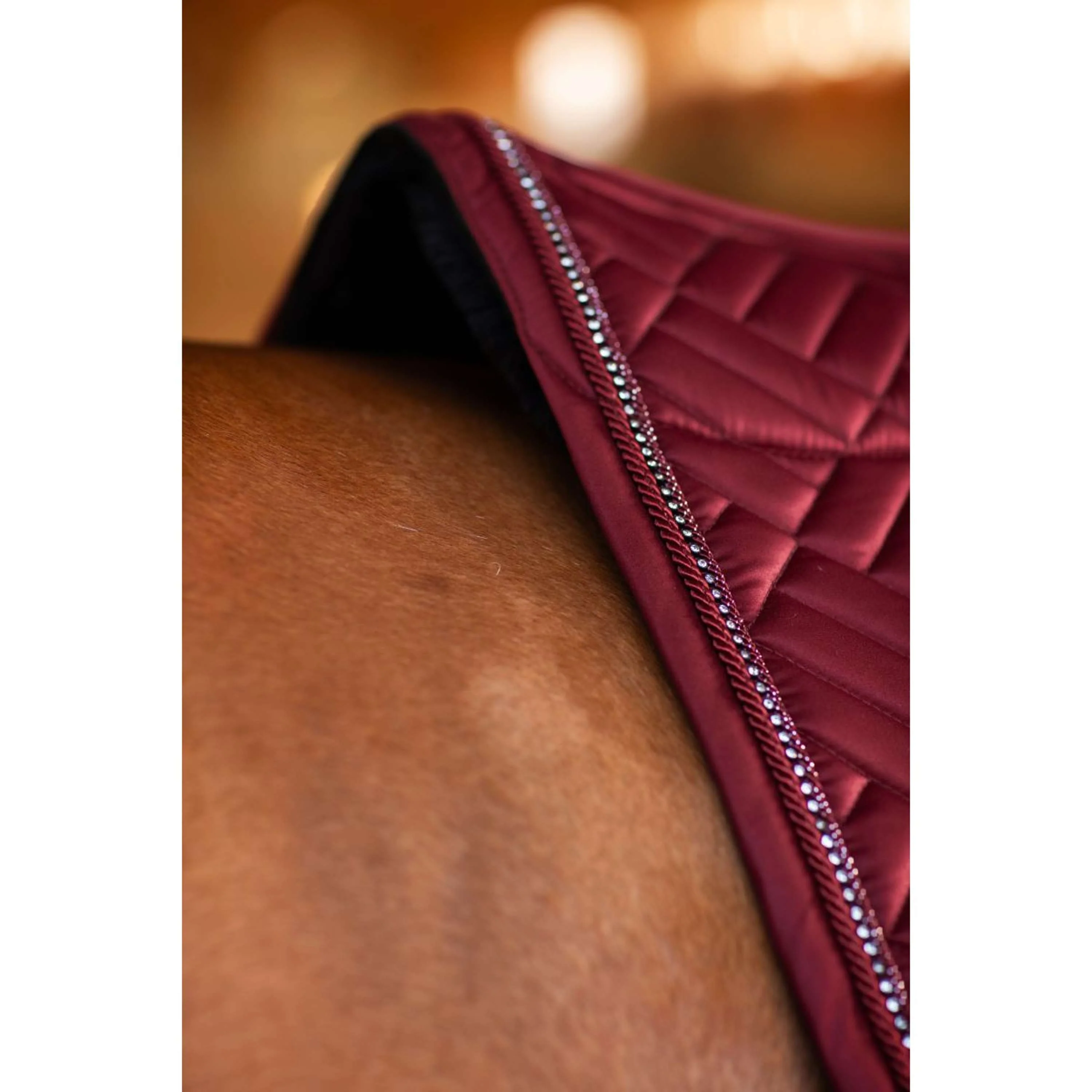 Equestrian Stockholm Tapis de Selle Vegan Fur de Saut Crystal Bordeaux - Image 6