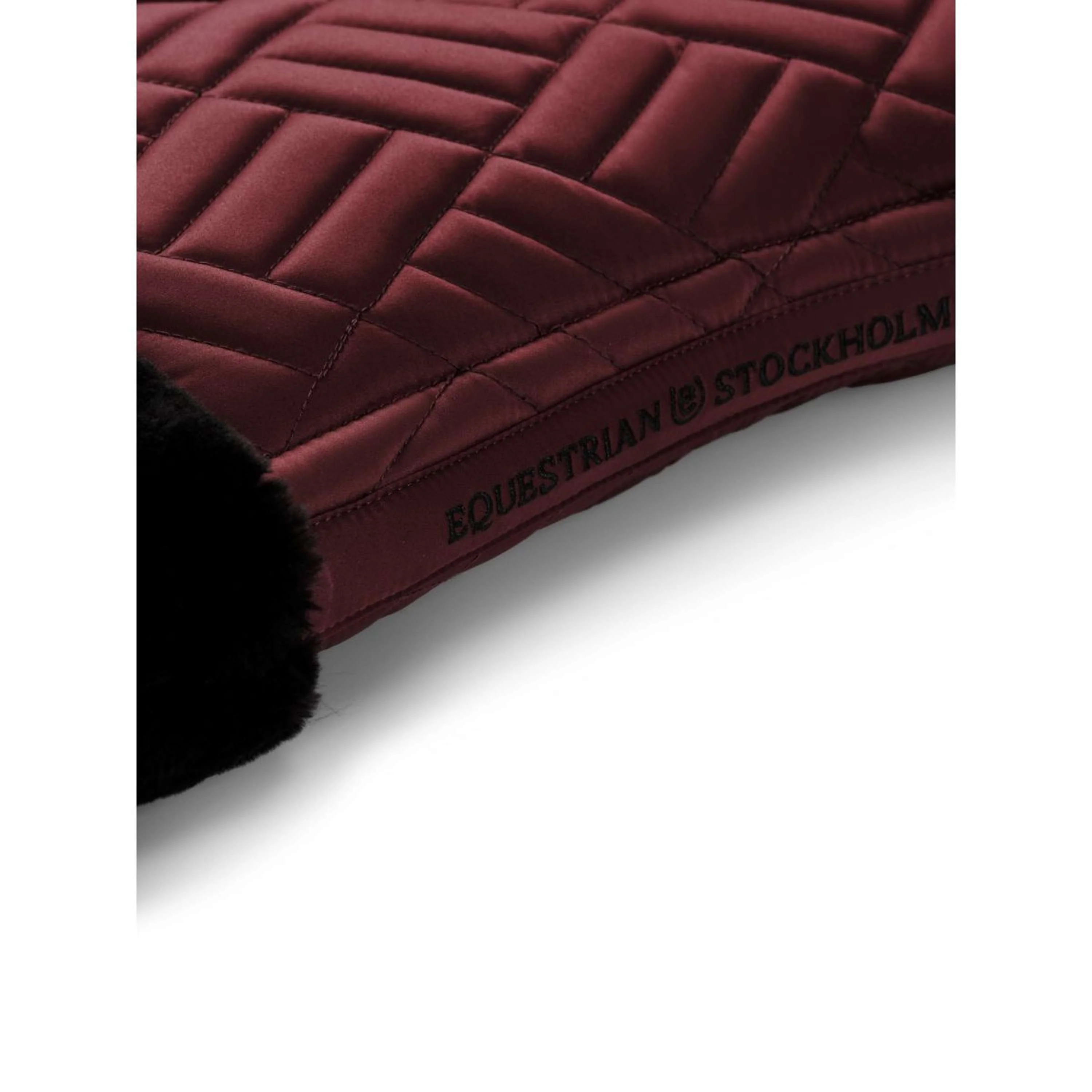 Equestrian Stockholm Tapis de Selle Vegan Fur de Saut Crystal Bordeaux - Image 8