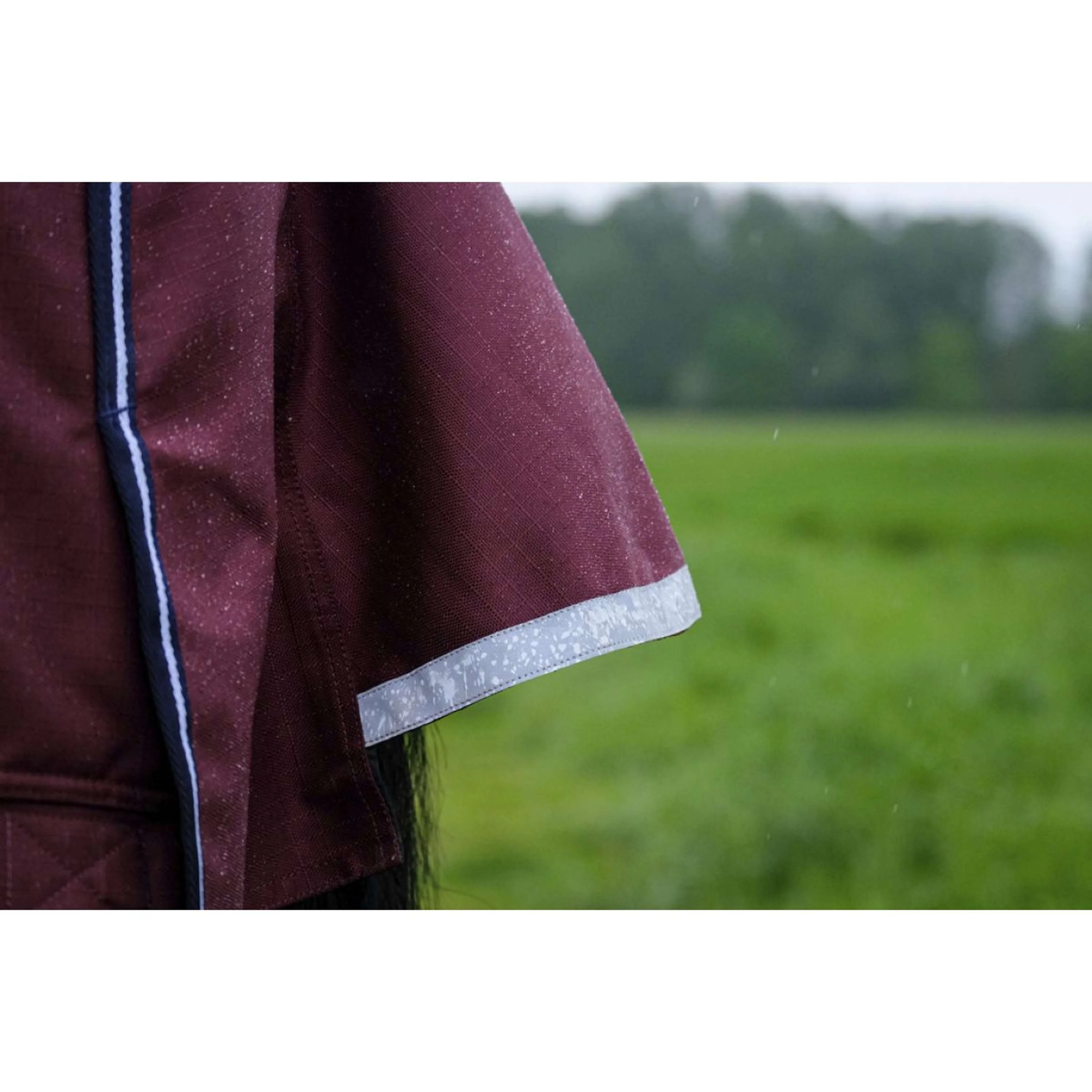 EQUITHÈME Couverture d'Extérieur Tyrex 1200D 300g High Neck Bordeaux - Image 4