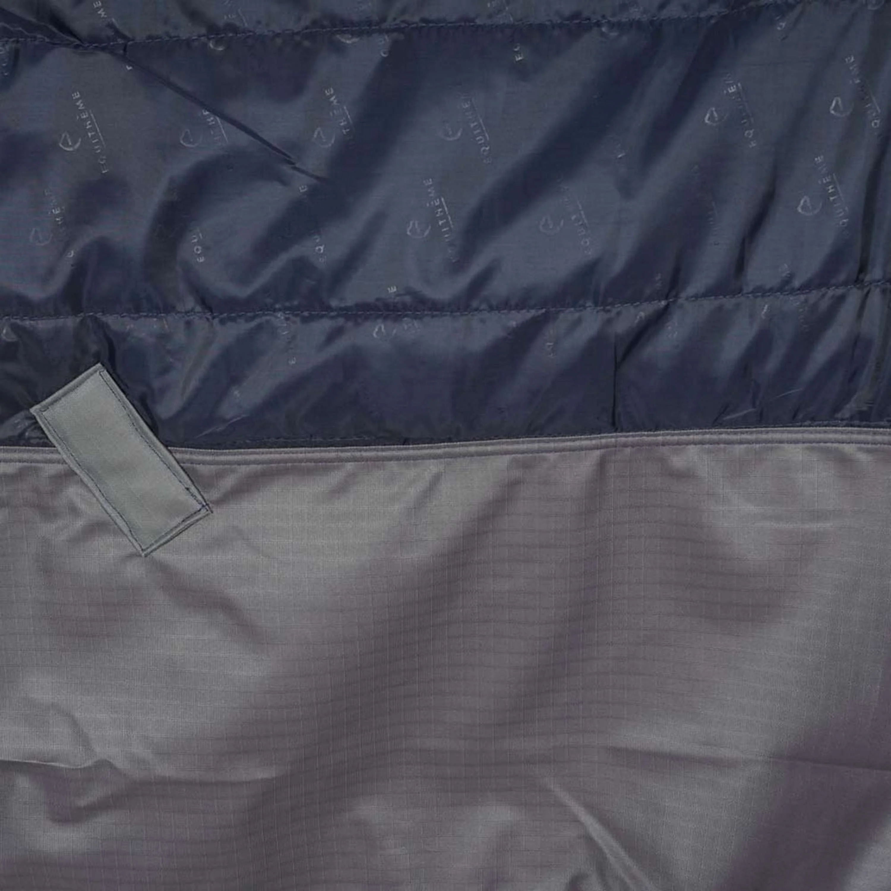 EQUITHÈME Couverture Imperméable Tyrex 600D 50g Marine/Gris Dots - Image 11