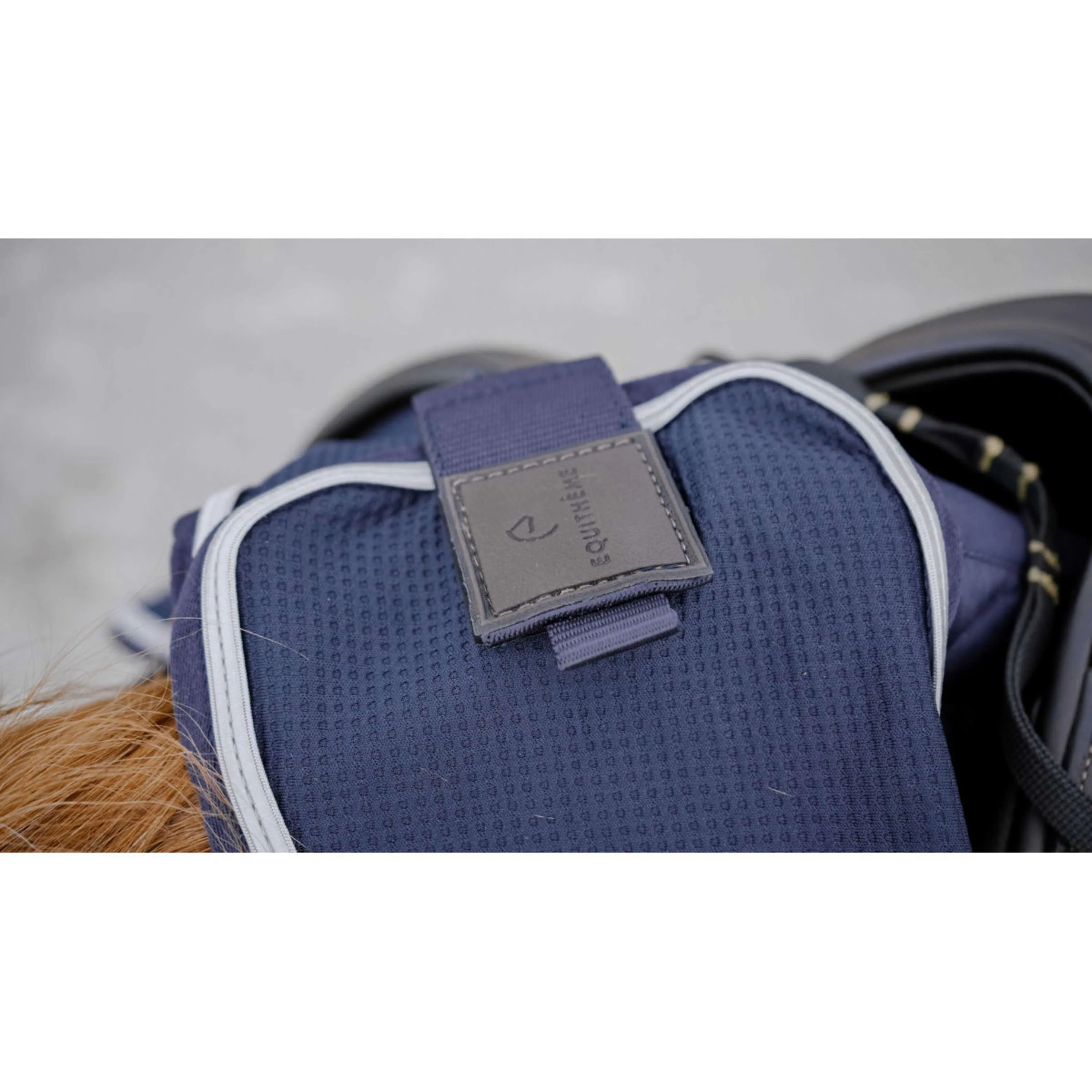 EQUITHÈME Couvre-reins Flycool Marine/Blanc - Image 2