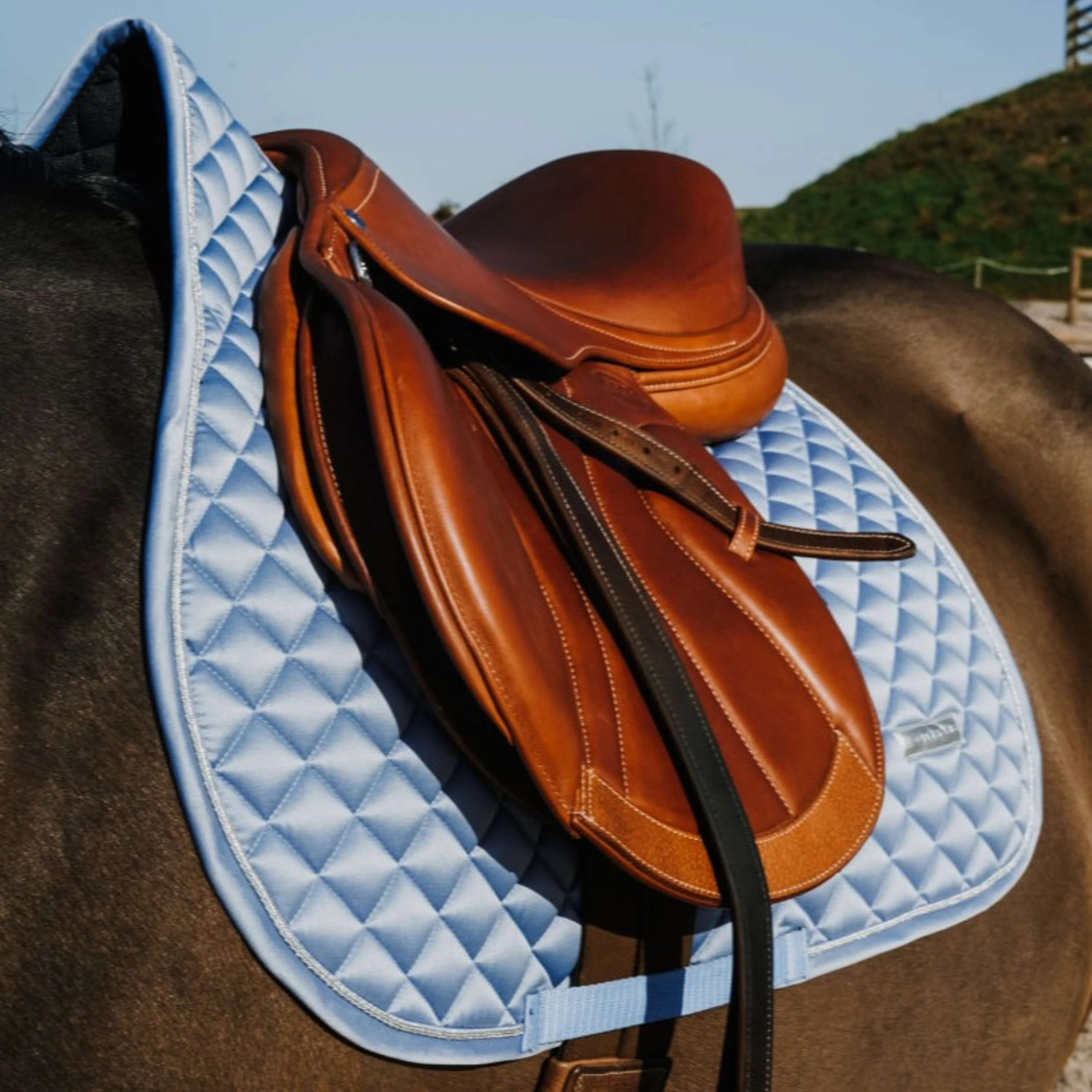 EQUITHÈME Tapis de Selle Nacre de Saut Bleu - Image 3