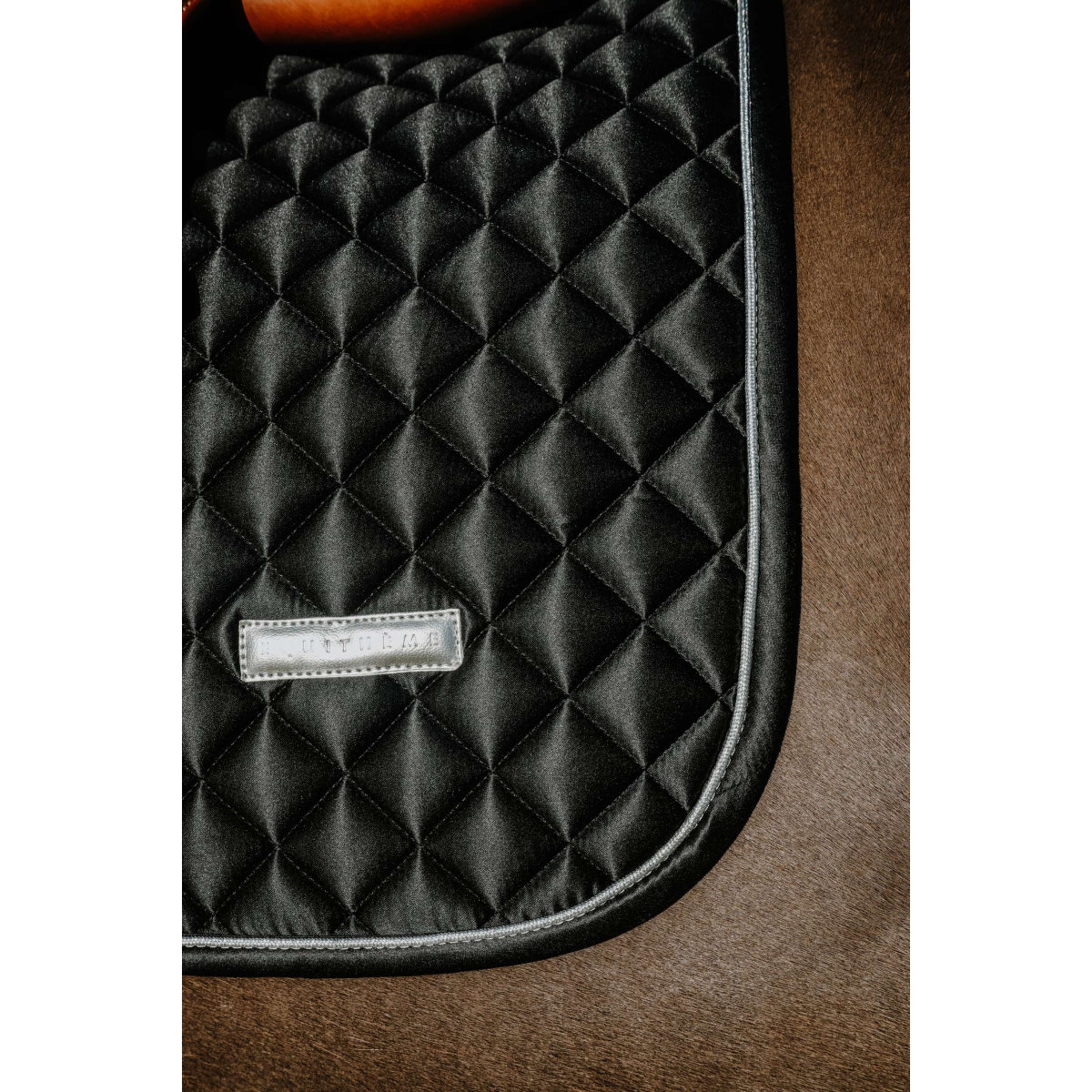 EQUITHÈME Tapis de Selle Nacre de Saut Noir - Image 4