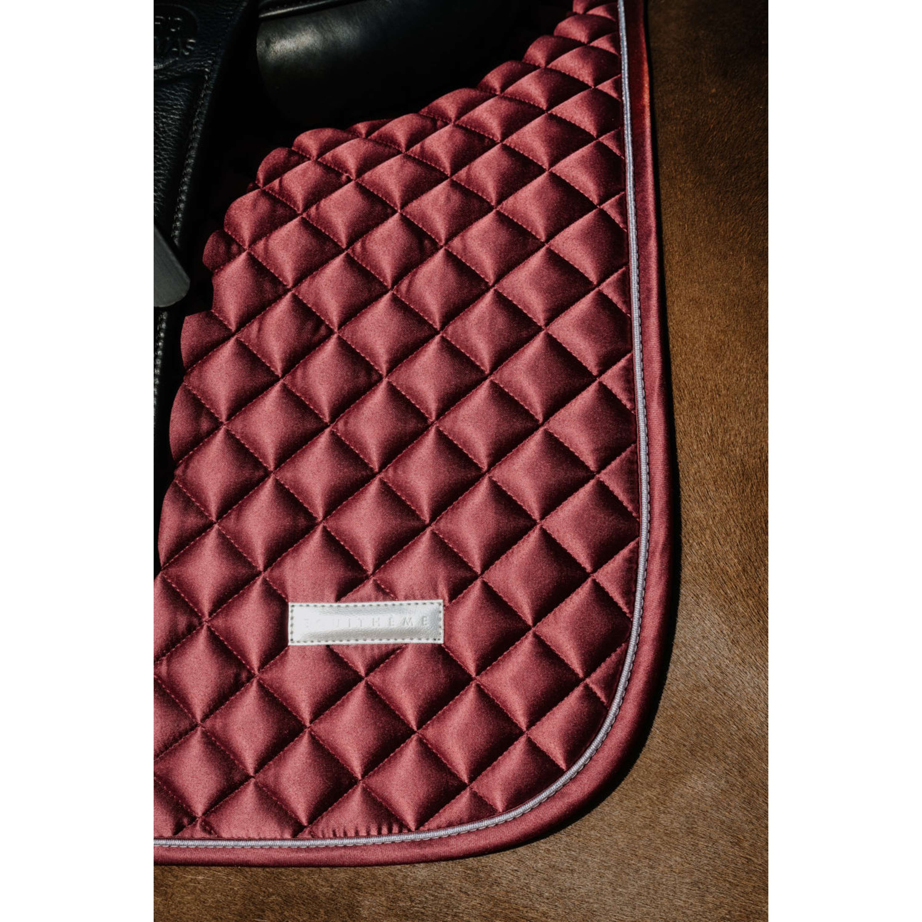 EQUITHÈME Tapis de Selle Nacre Dressage Bordeaux - Image 4