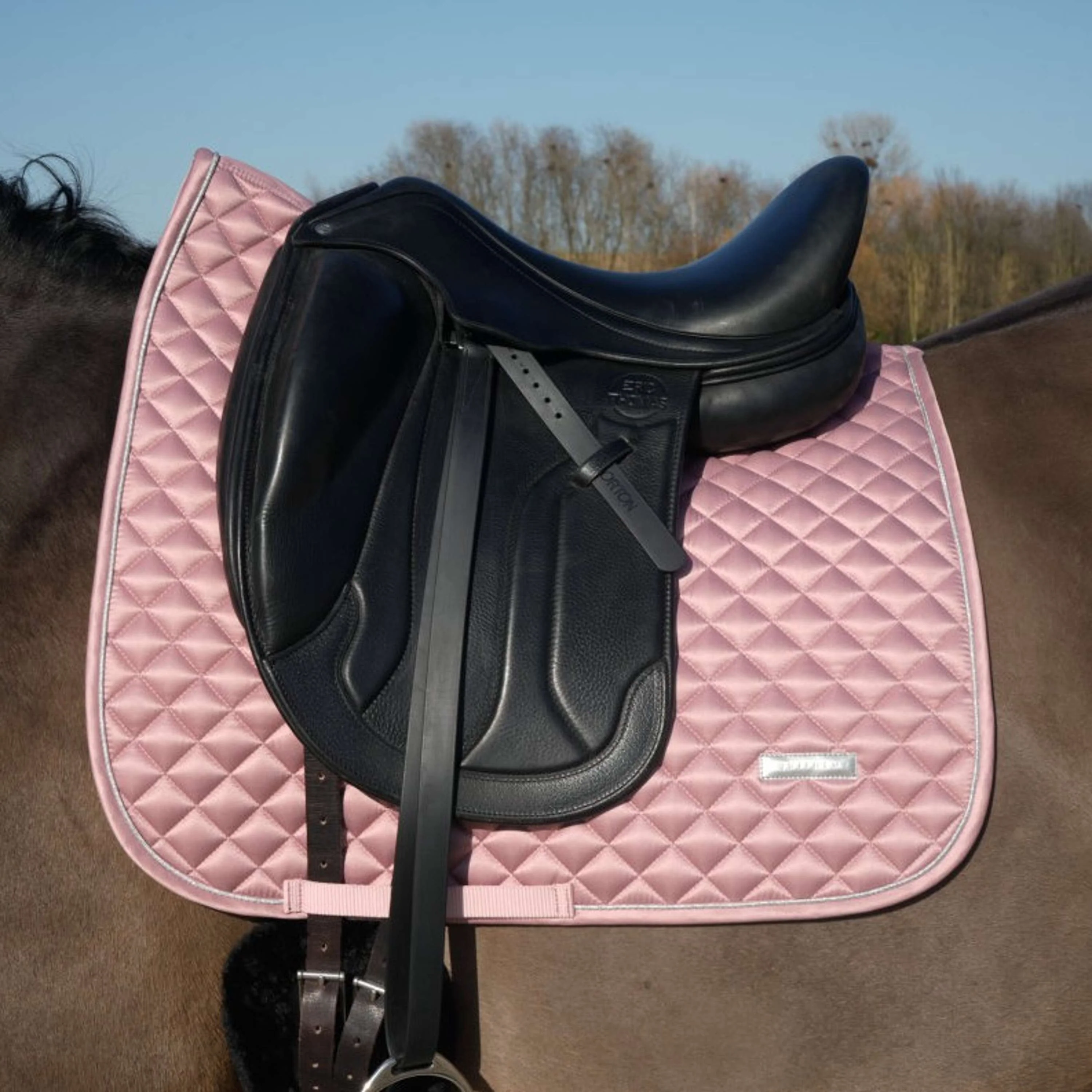 EQUITHÈME Tapis de Selle Nacre Dressage Rose - Image 2