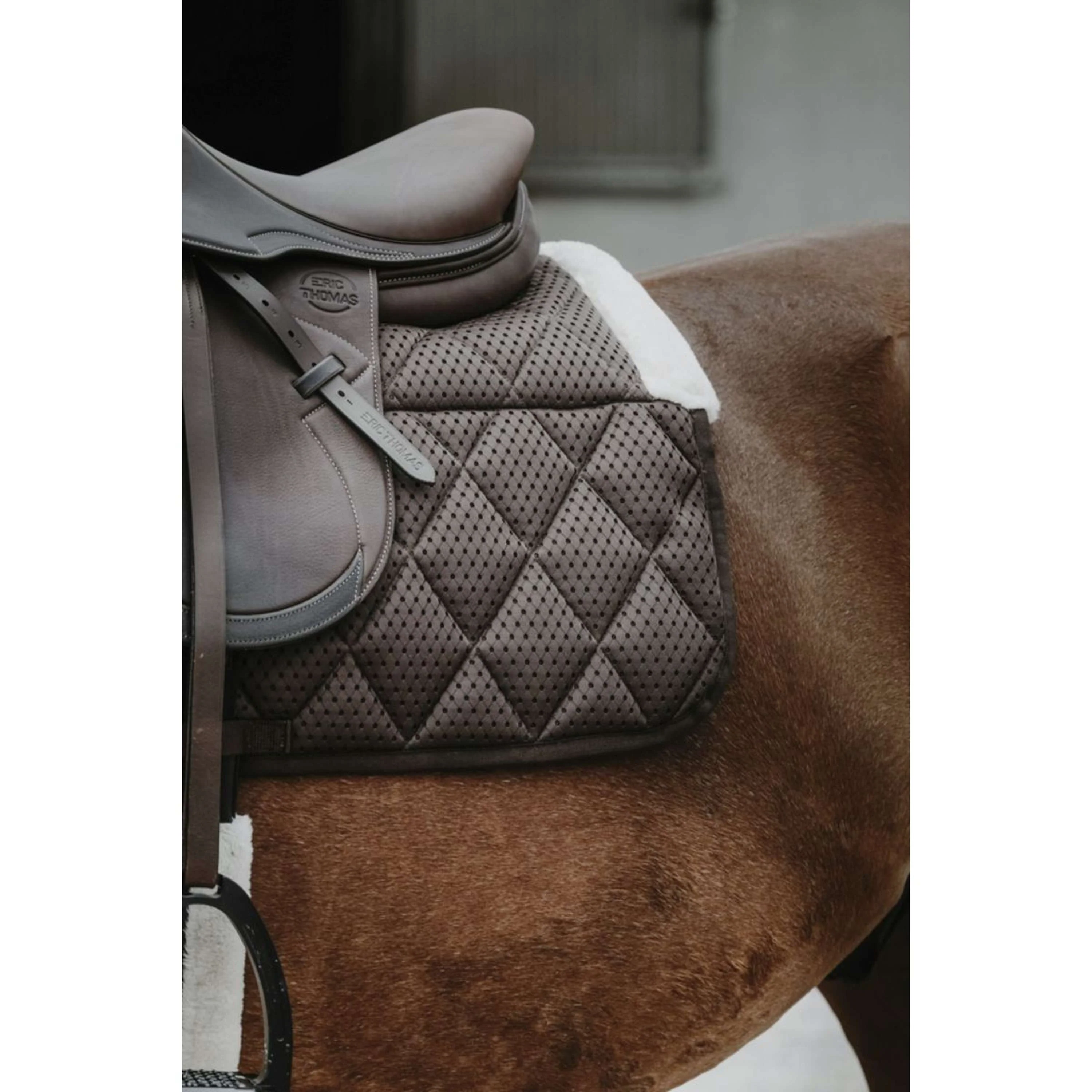 EQUITHÈME Tapis de Selle Pro Air Polyvalent Choco - Image 2