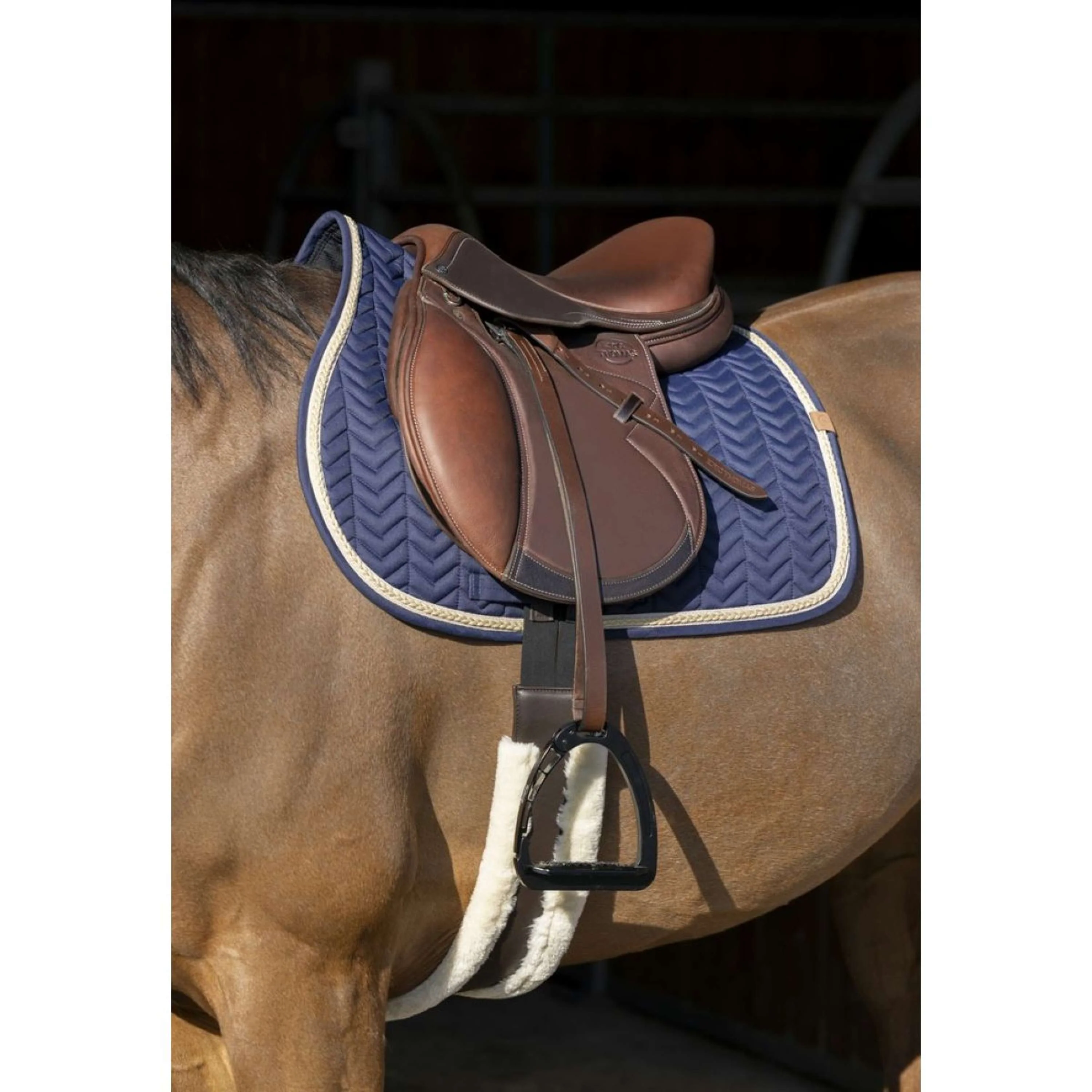 EQUITHÈME Tapis de Selle Softy Jumping Marin - Image 2