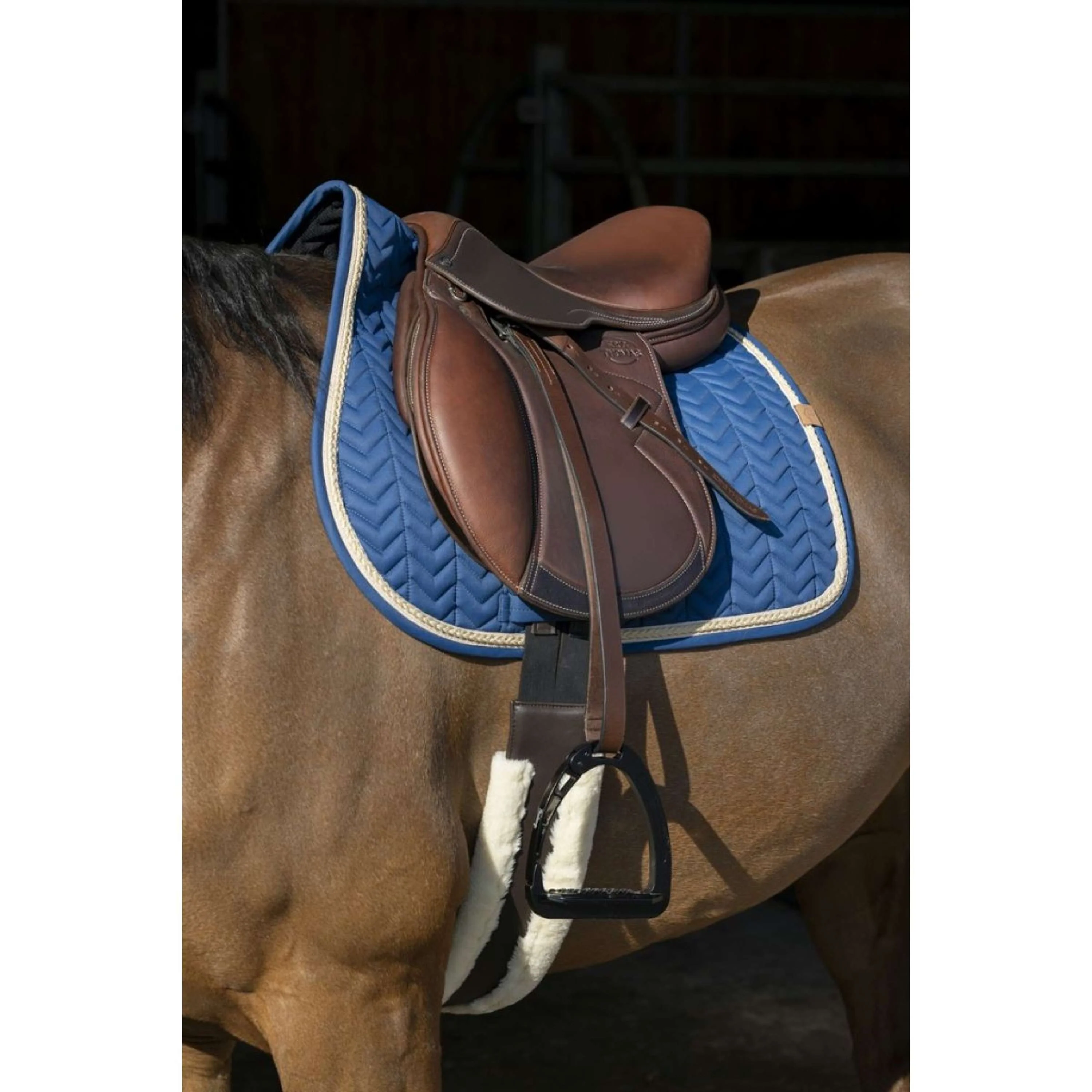 EQUITHÈME Tapis de Selle Softy Jumping Petrol - Image 2