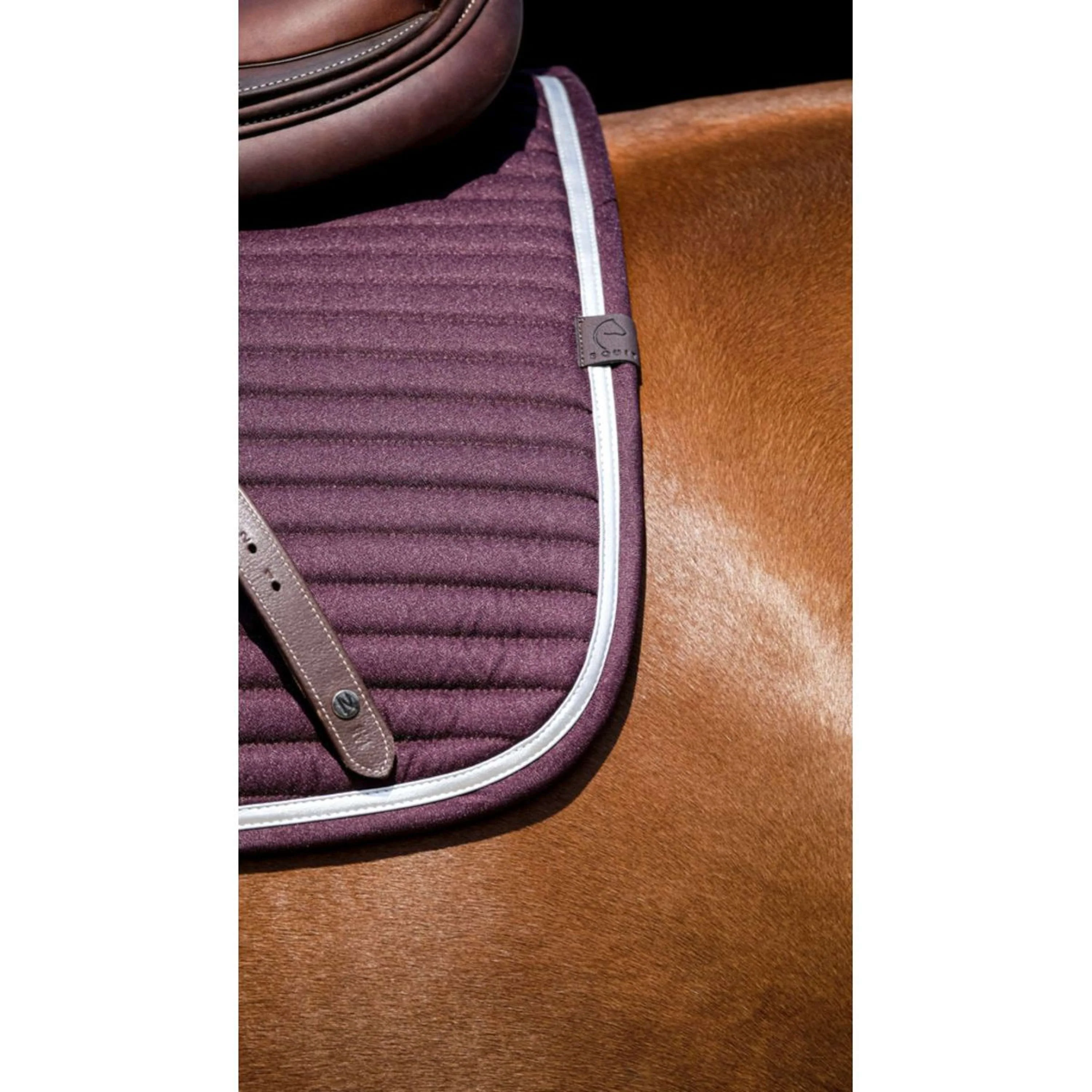 EQUITHÈME Tapis de Selle Spring de Saut Bordeaux - Image 3