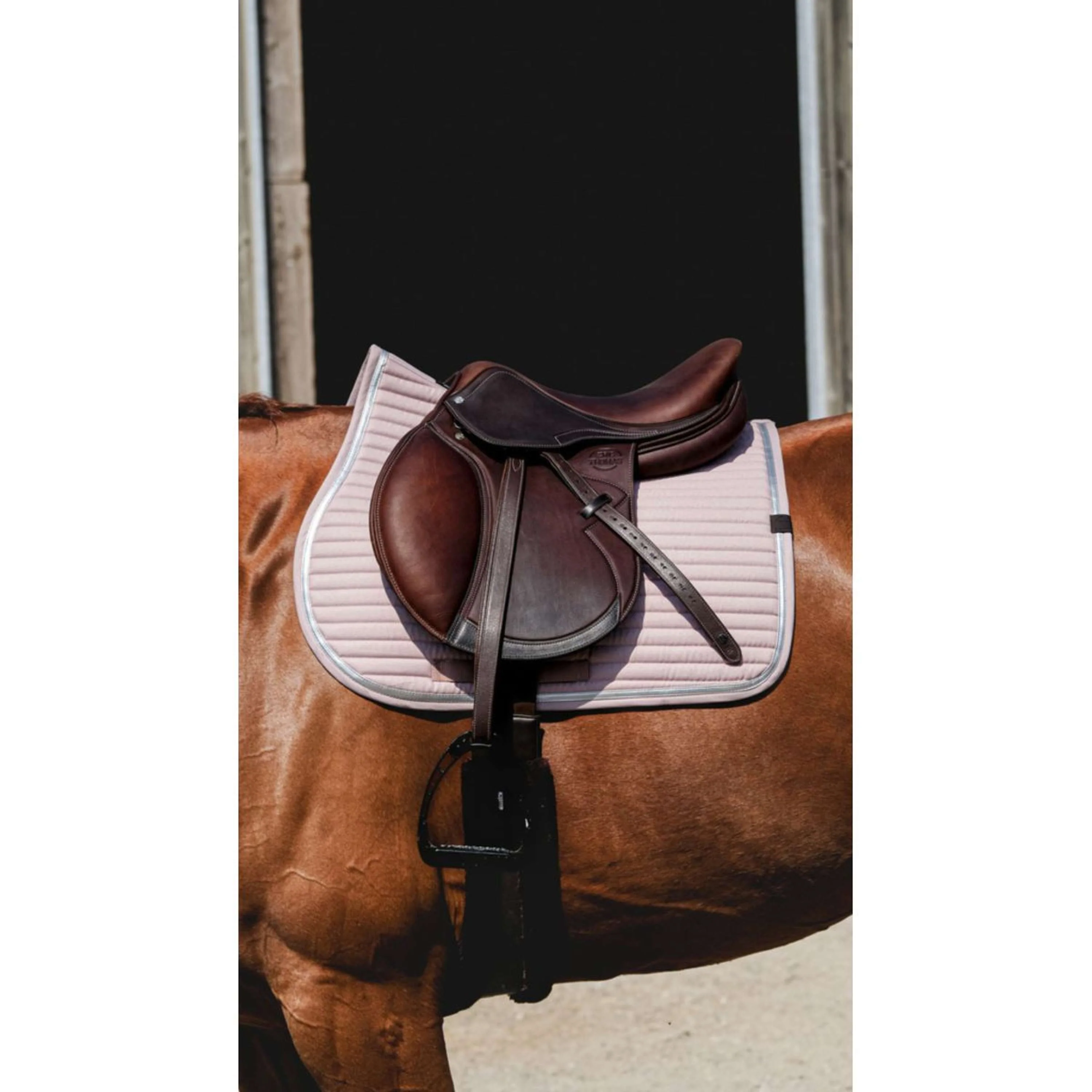 EQUITHÈME Tapis de Selle Spring de Saut Rose clair - Image 2