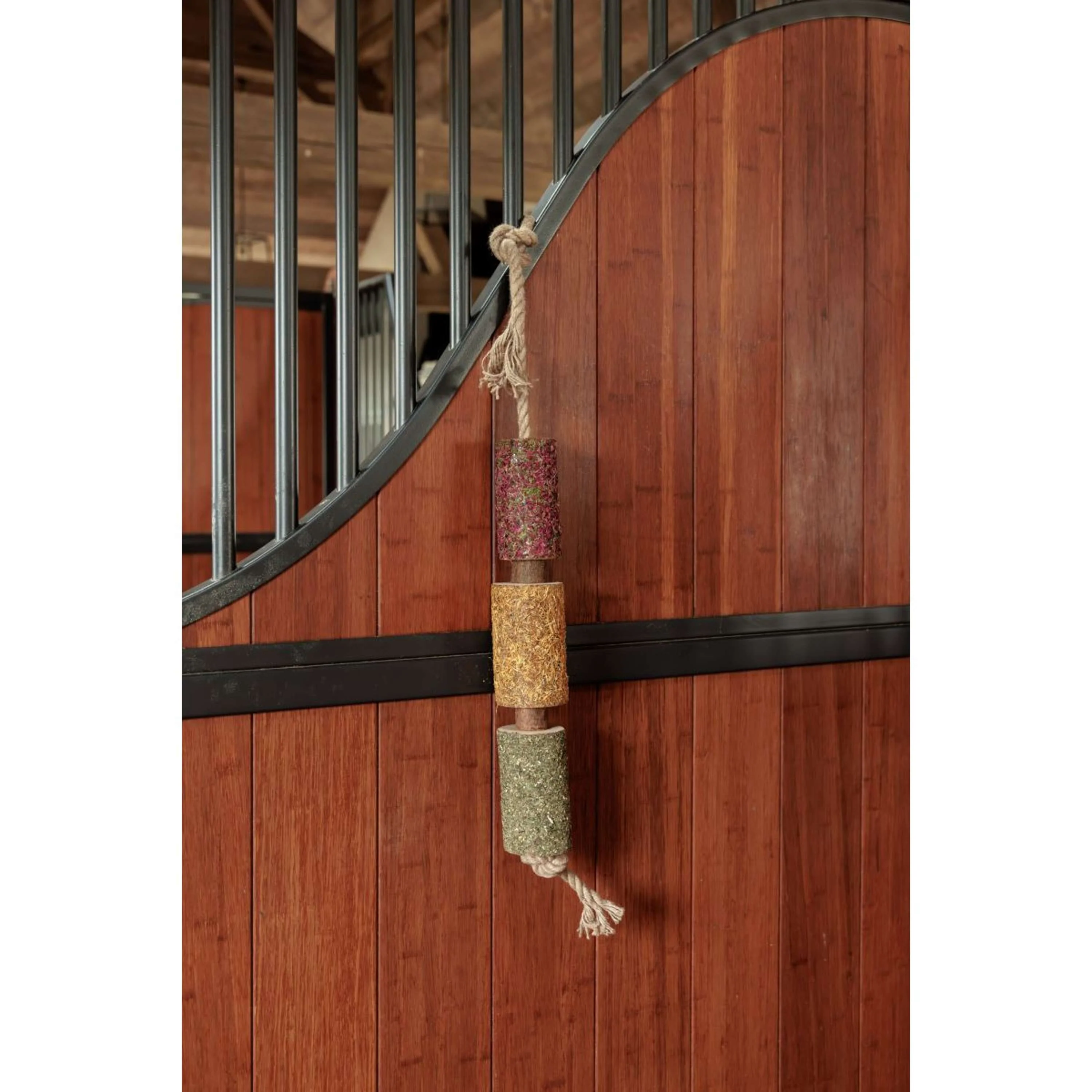 Grooming Deluxe by Kentucky Relax Horse Toy Wooden De-Stress - Image 3