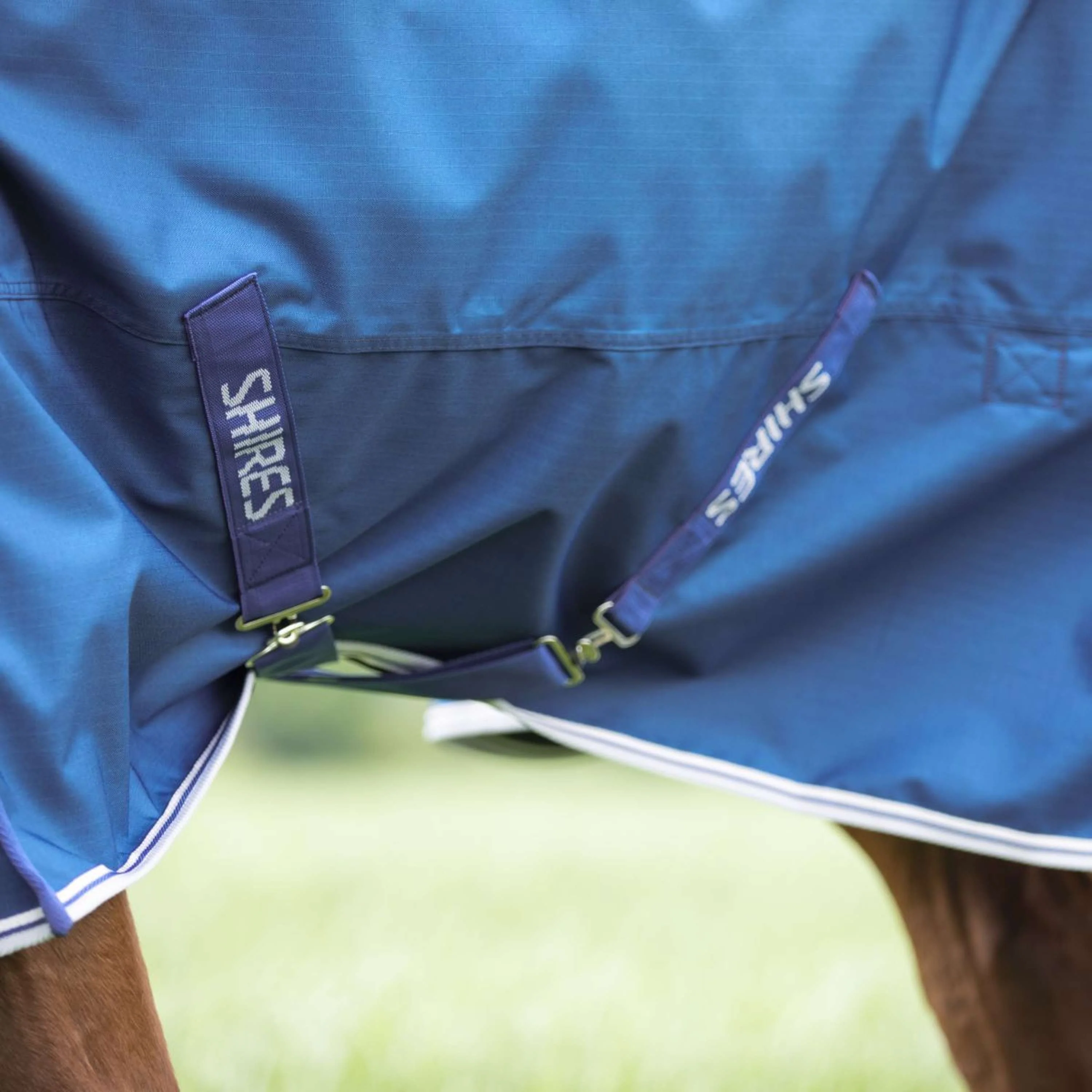 Highlander Original by Shires Couverture d'Hiver Turnout 200g avec Couvre-cou Bleu - Image 5