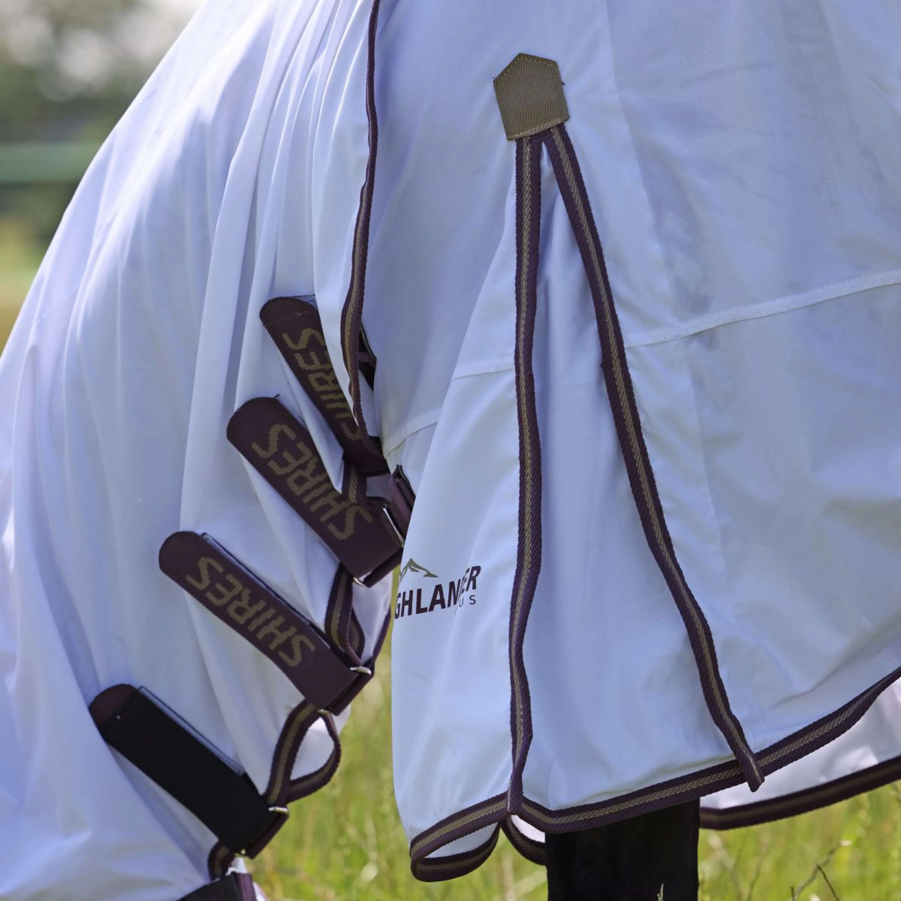 Highlander Plus by Shires Couverture Anti-Mouches Combo Blanc/Black Cherry - Image 4