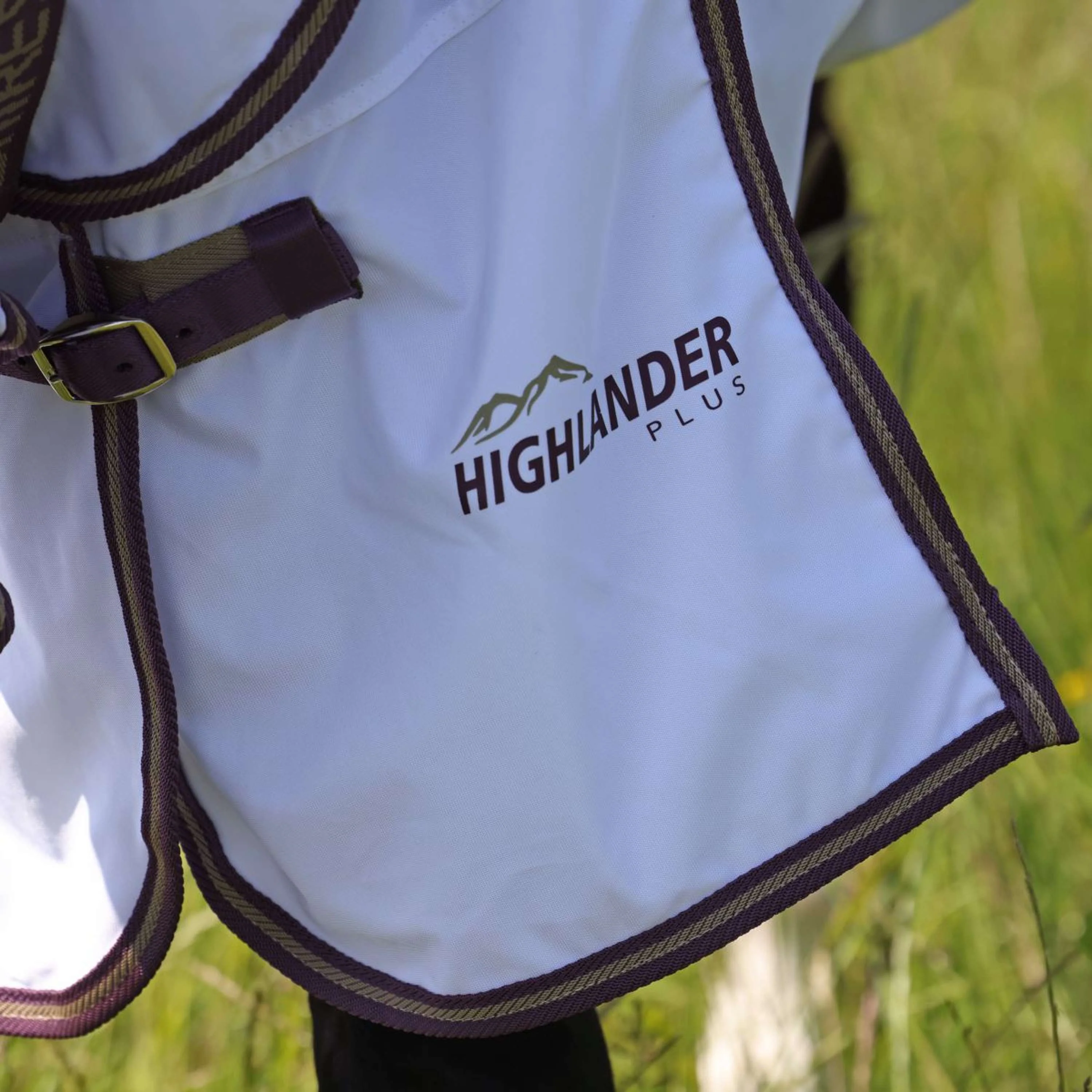 Highlander Plus by Shires Couverture Anti-Mouches Combo Blanc/Black Cherry - Image 6