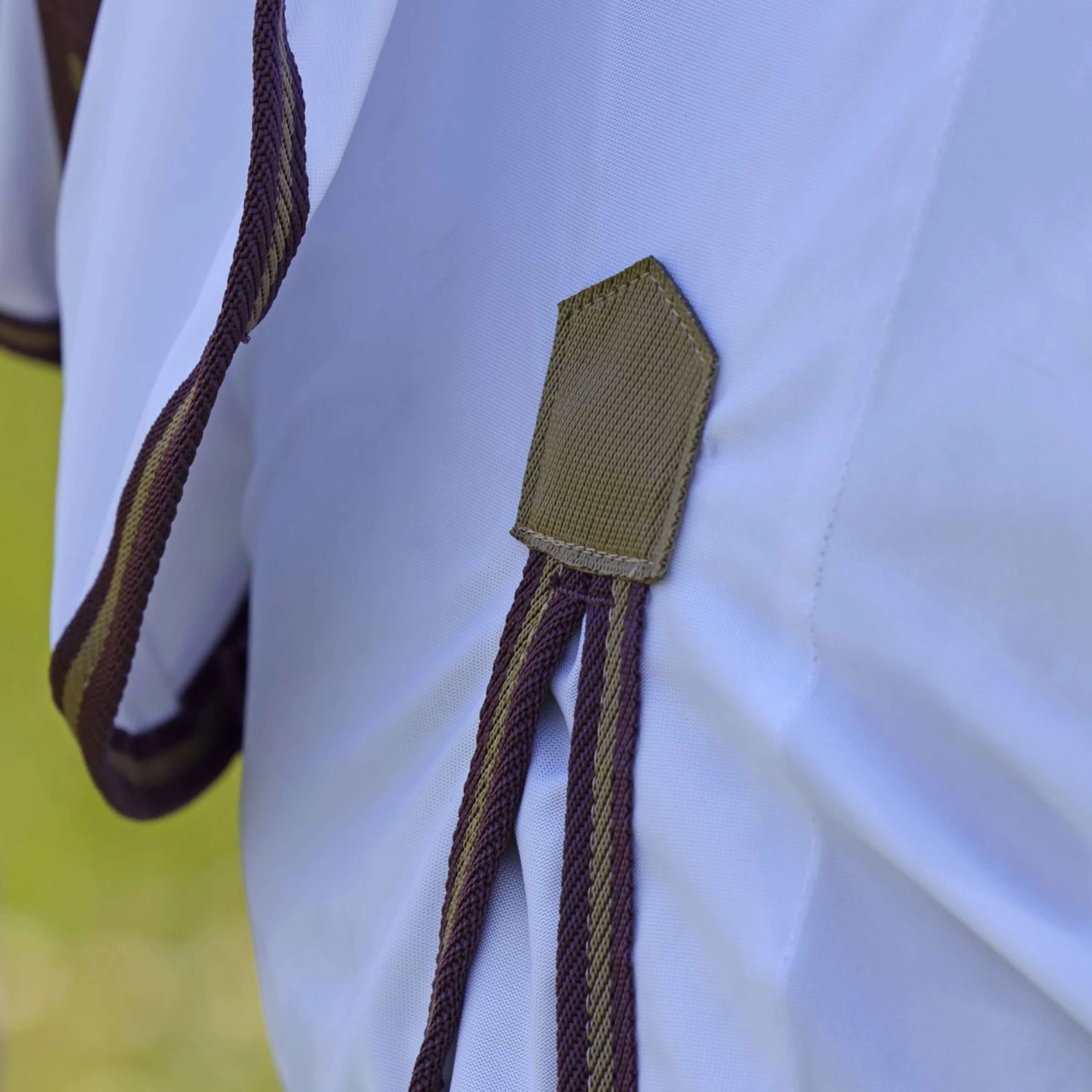 Highlander Plus by Shires Couverture Anti-Mouches Combo Blanc/Black Cherry - Image 8