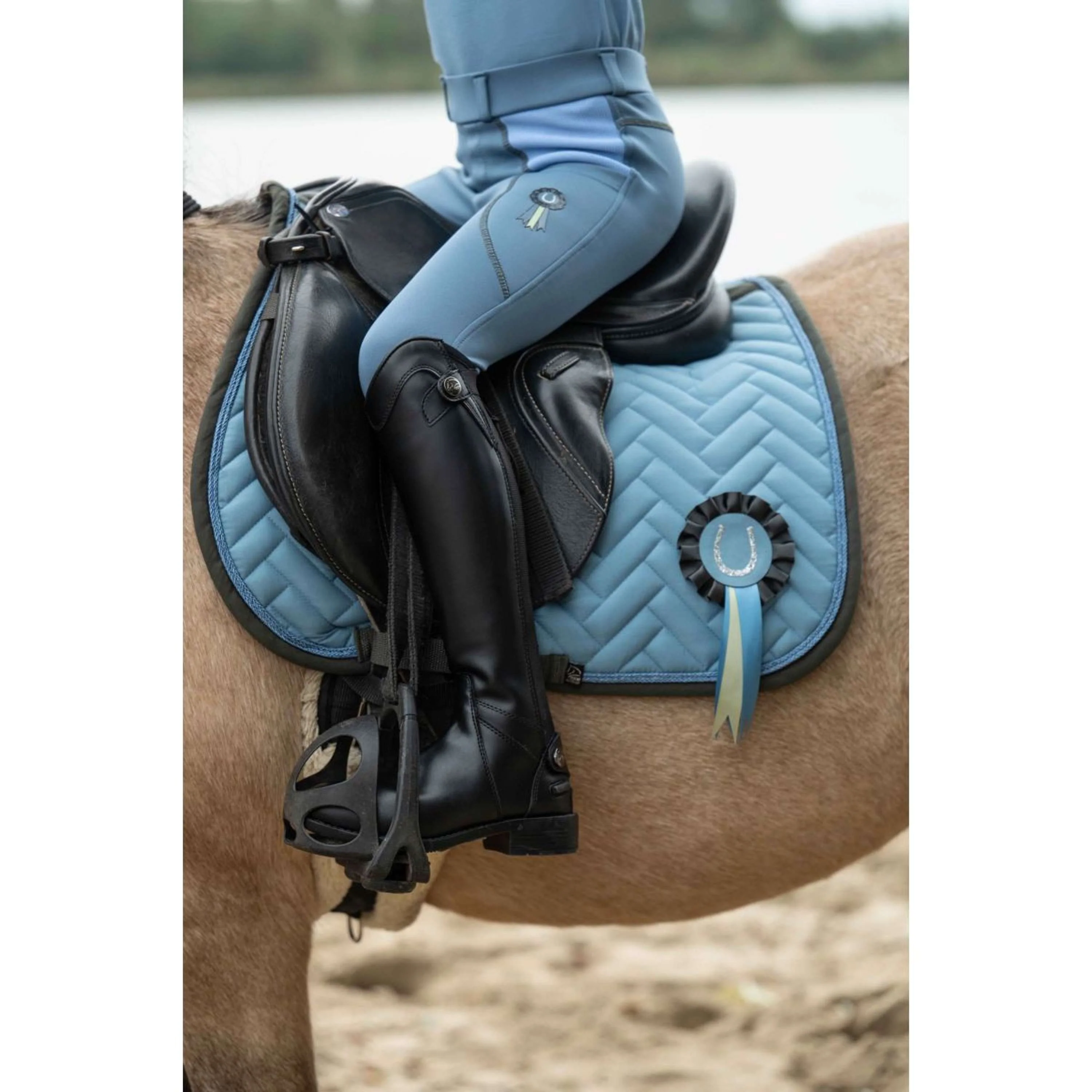 HKM Tapis de Selle Nele Dressage Bleu Fumeé - Image 2