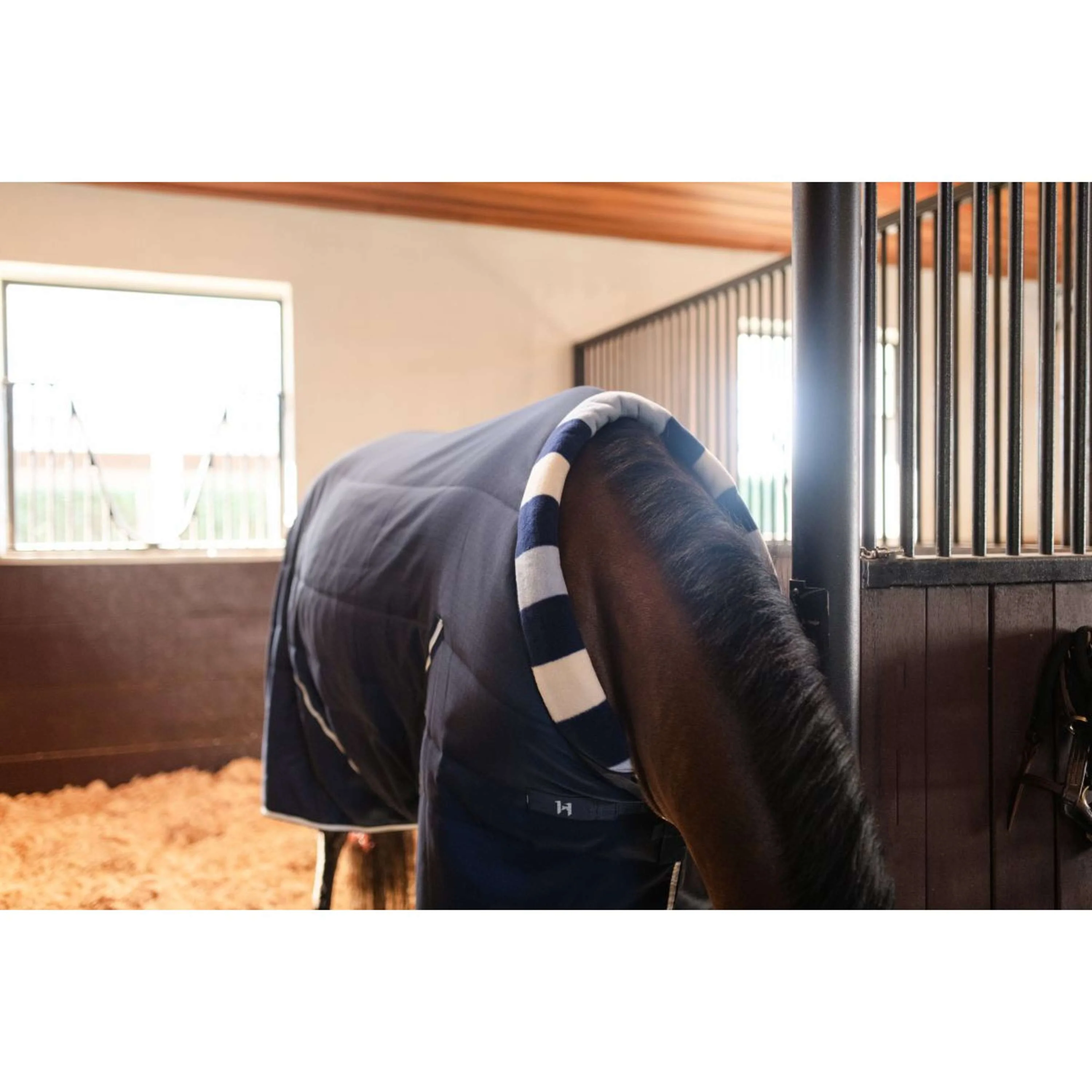 Horseware Cosy Stable Newmarket 100g Witney Navy - Image 4