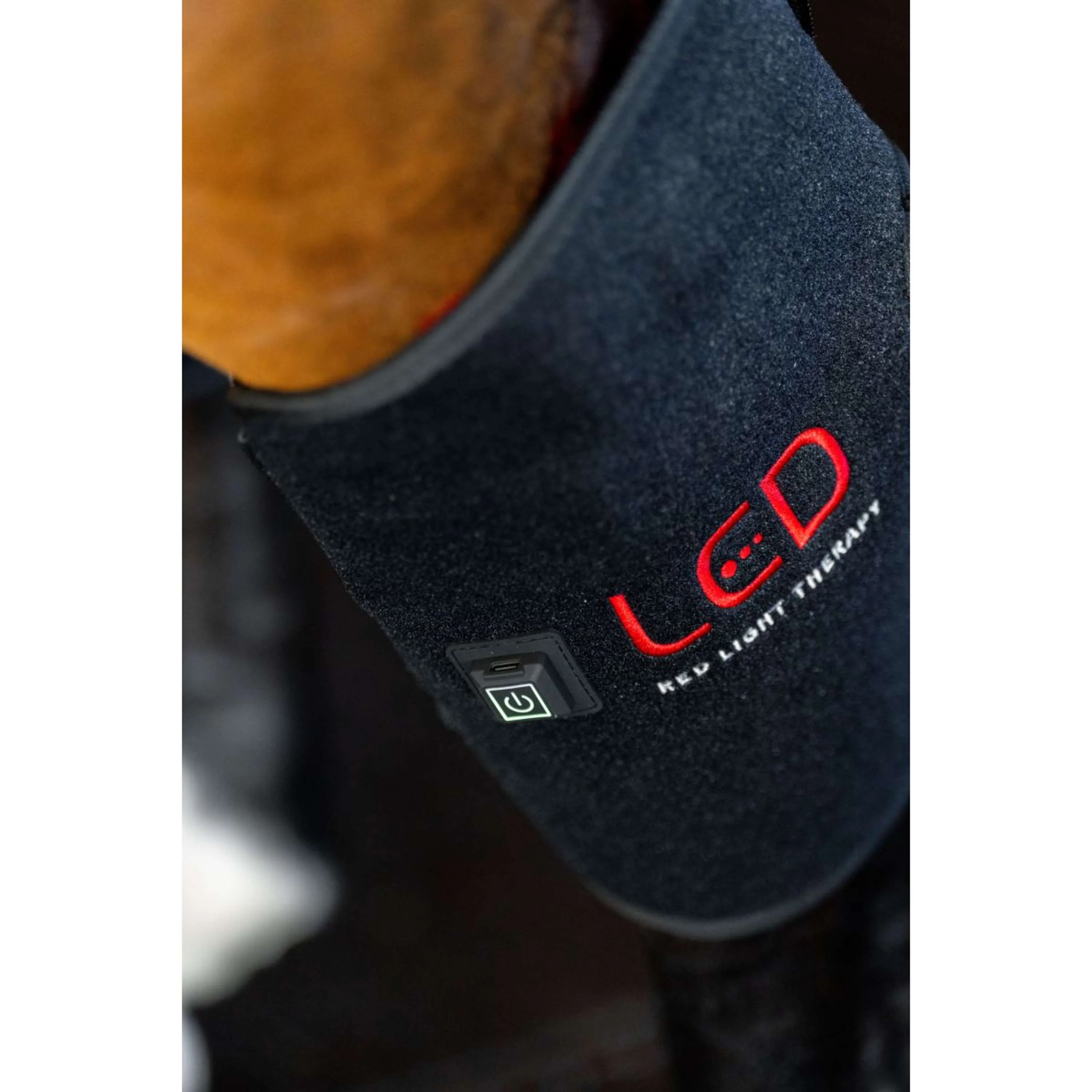 Horseware Hock Boots LED Red Light Therapy Pair Noir/Noir - Image 6