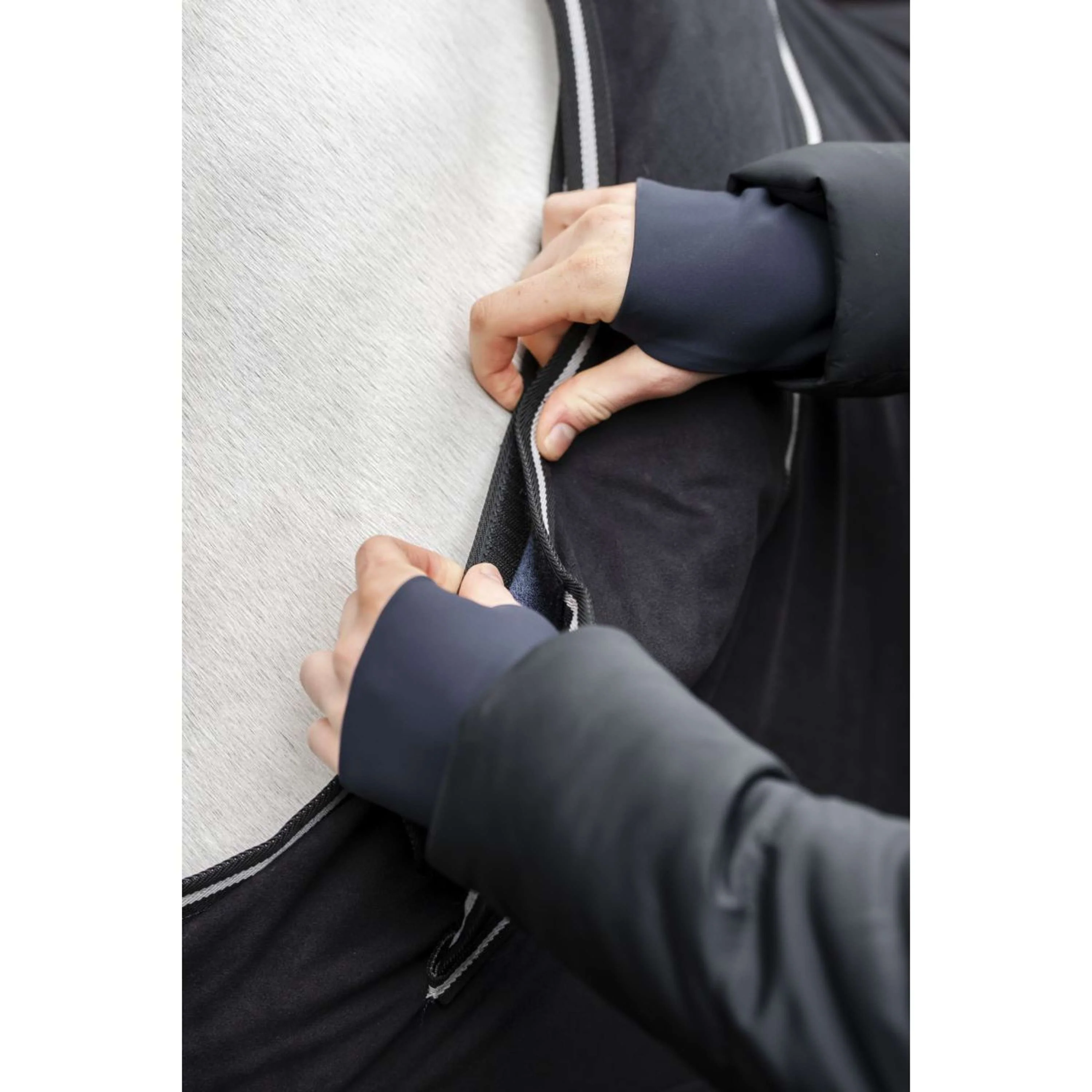 Horseware Show Ready Rug Black/Black/Silver - Image 15